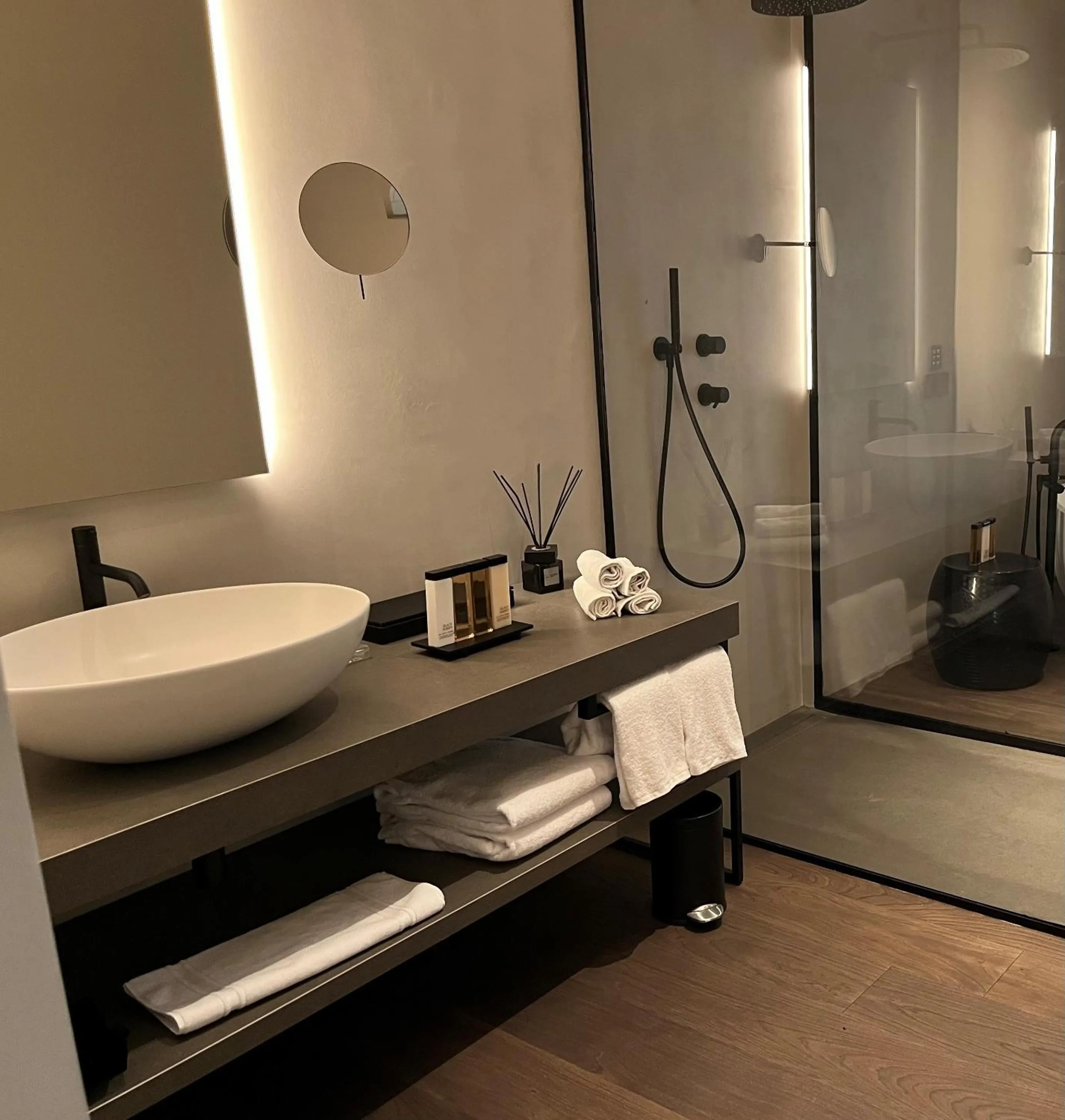 Bathroom in Le Cattedrali Relais by Laqua Collection