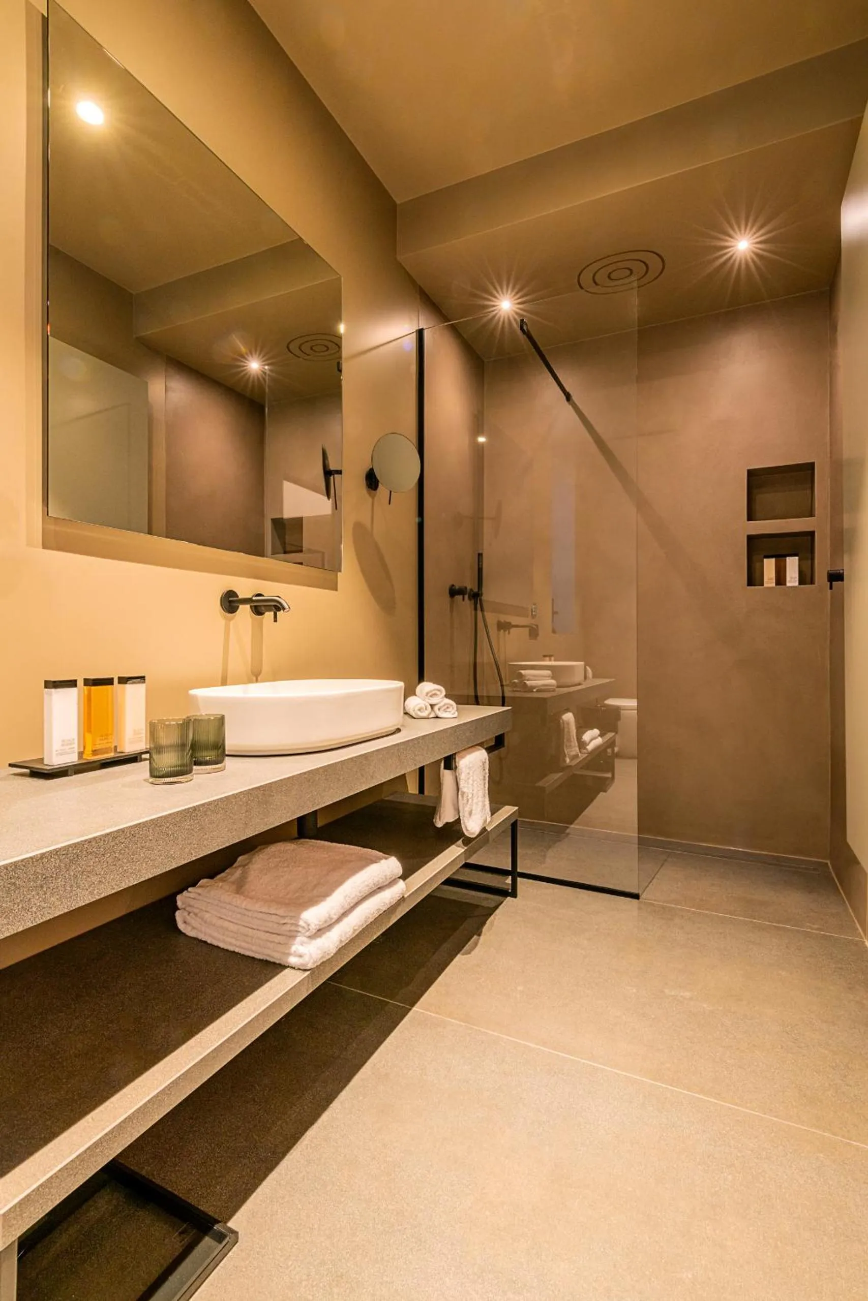 Bathroom in Le Cattedrali Relais by Laqua Collection