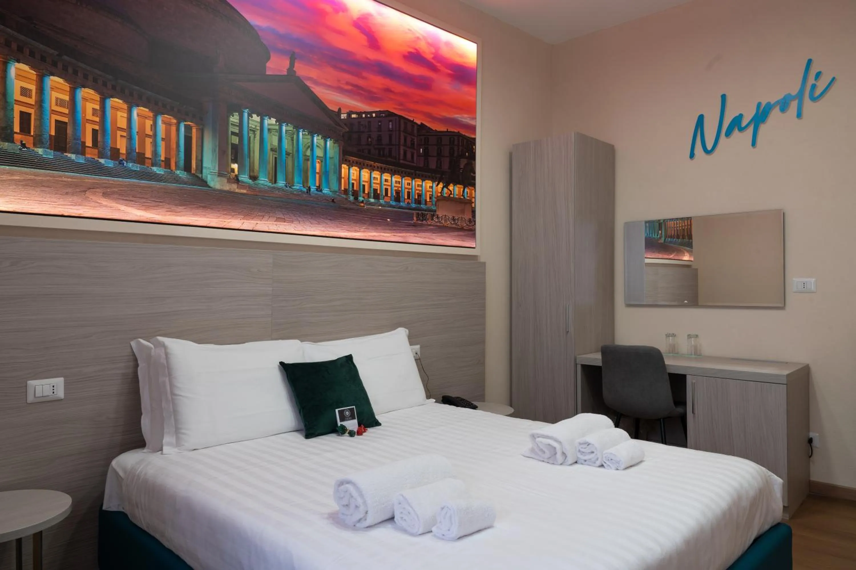 Bed in THE SUN HOTEL BOUTIQUE NAPOLI