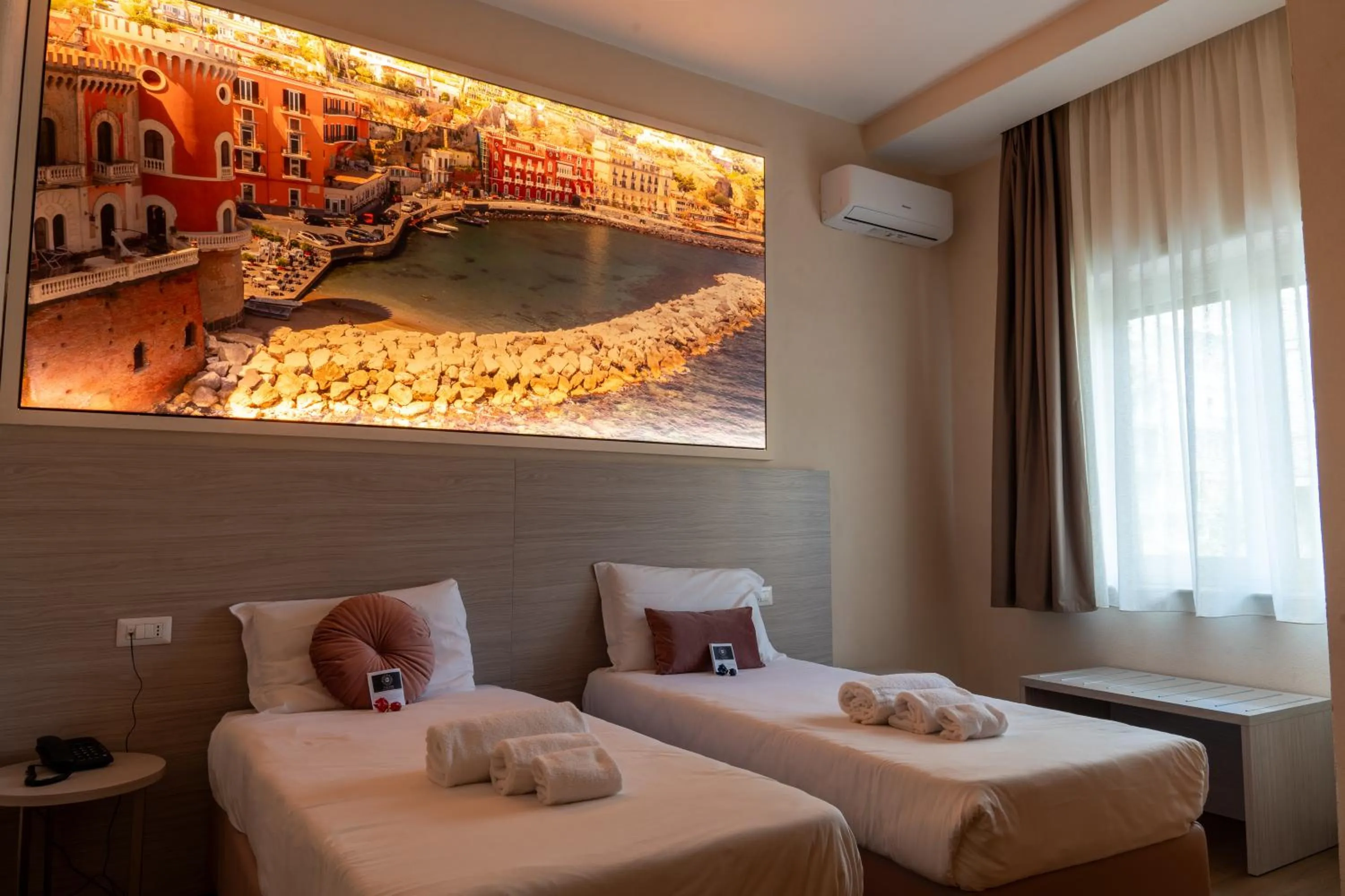 Bed in THE SUN HOTEL BOUTIQUE NAPOLI