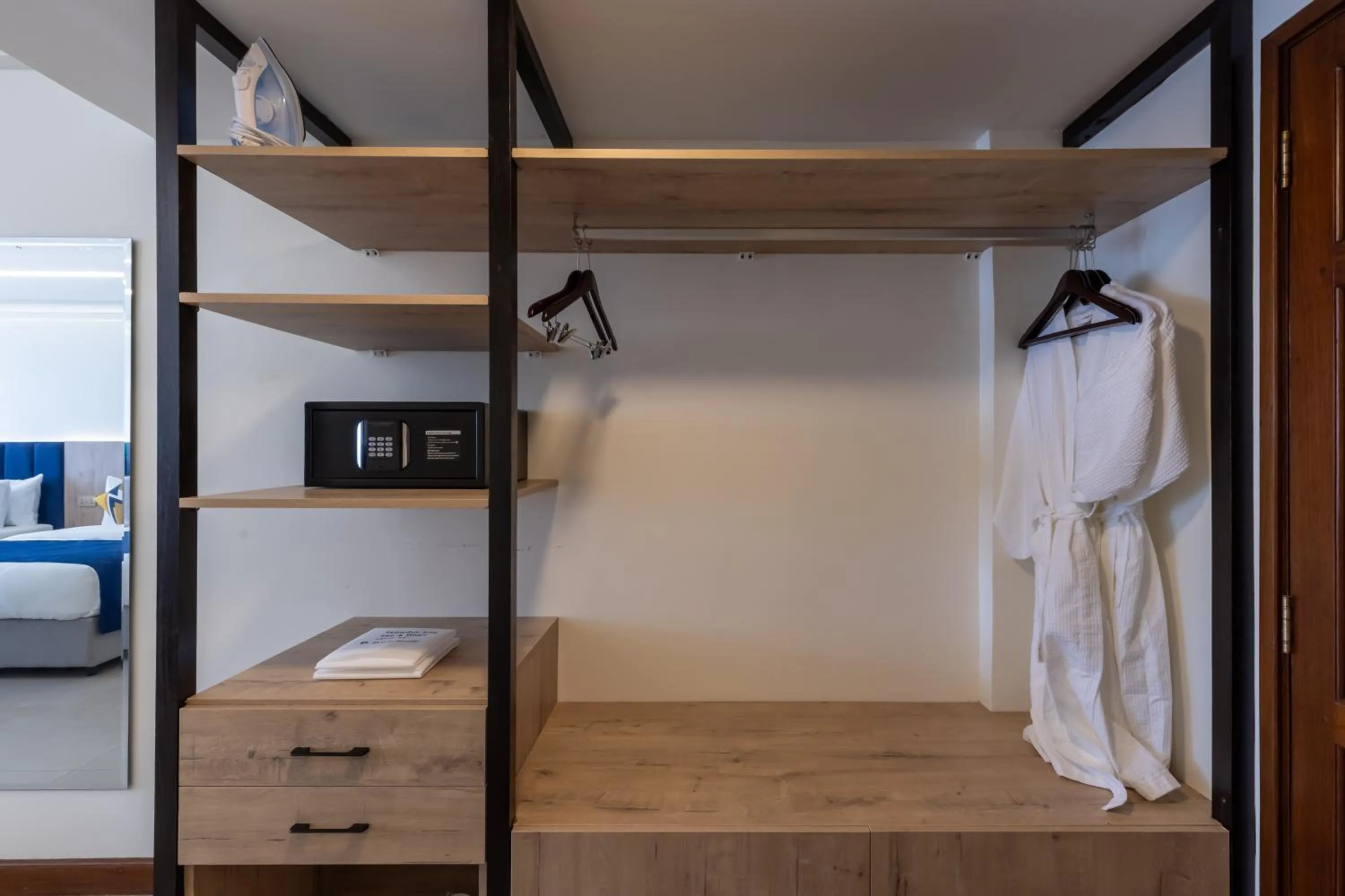 wardrobe, Bed in Premium Inn Mombasa City