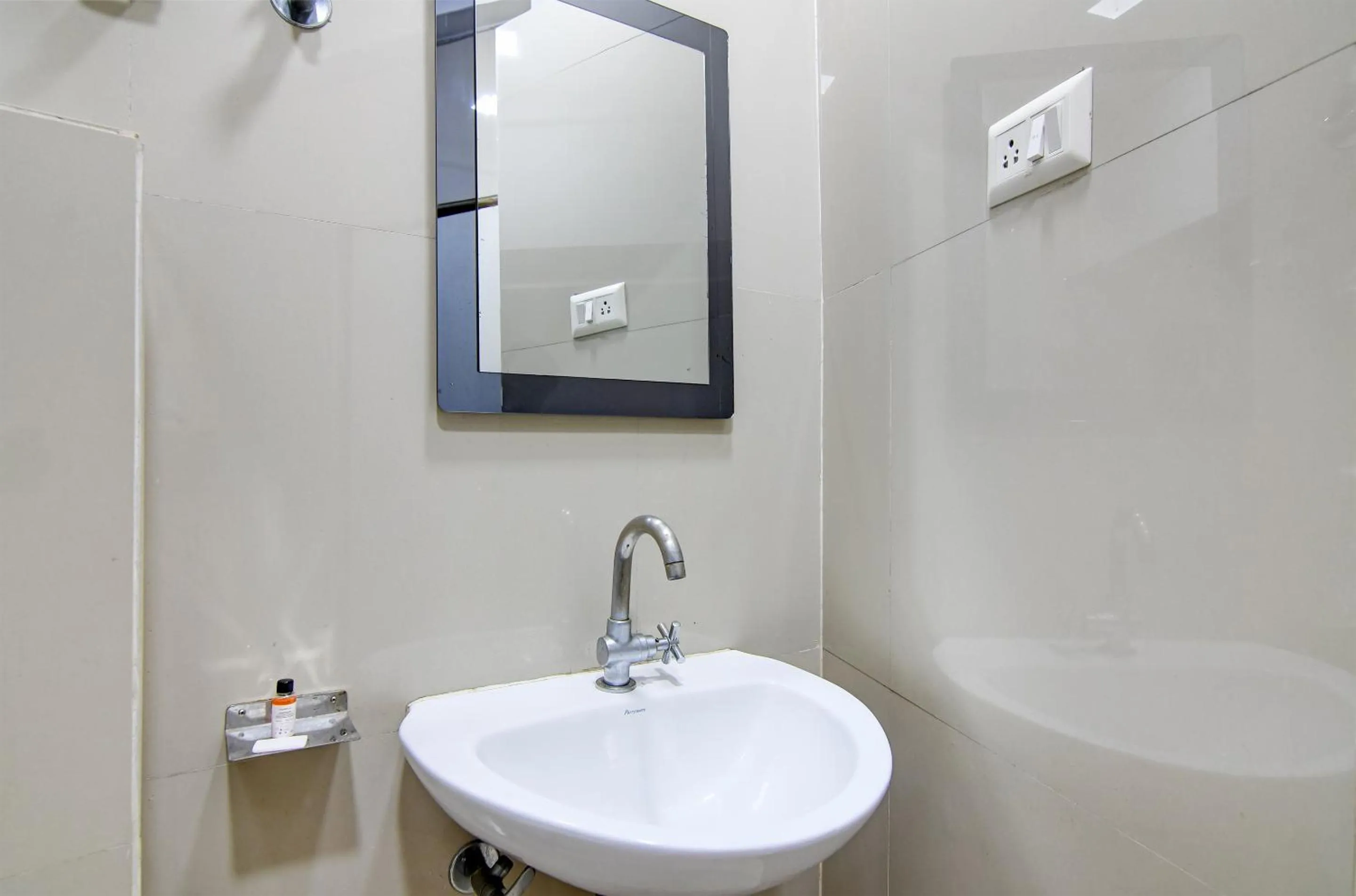 Toilet in Hotel Q Inn