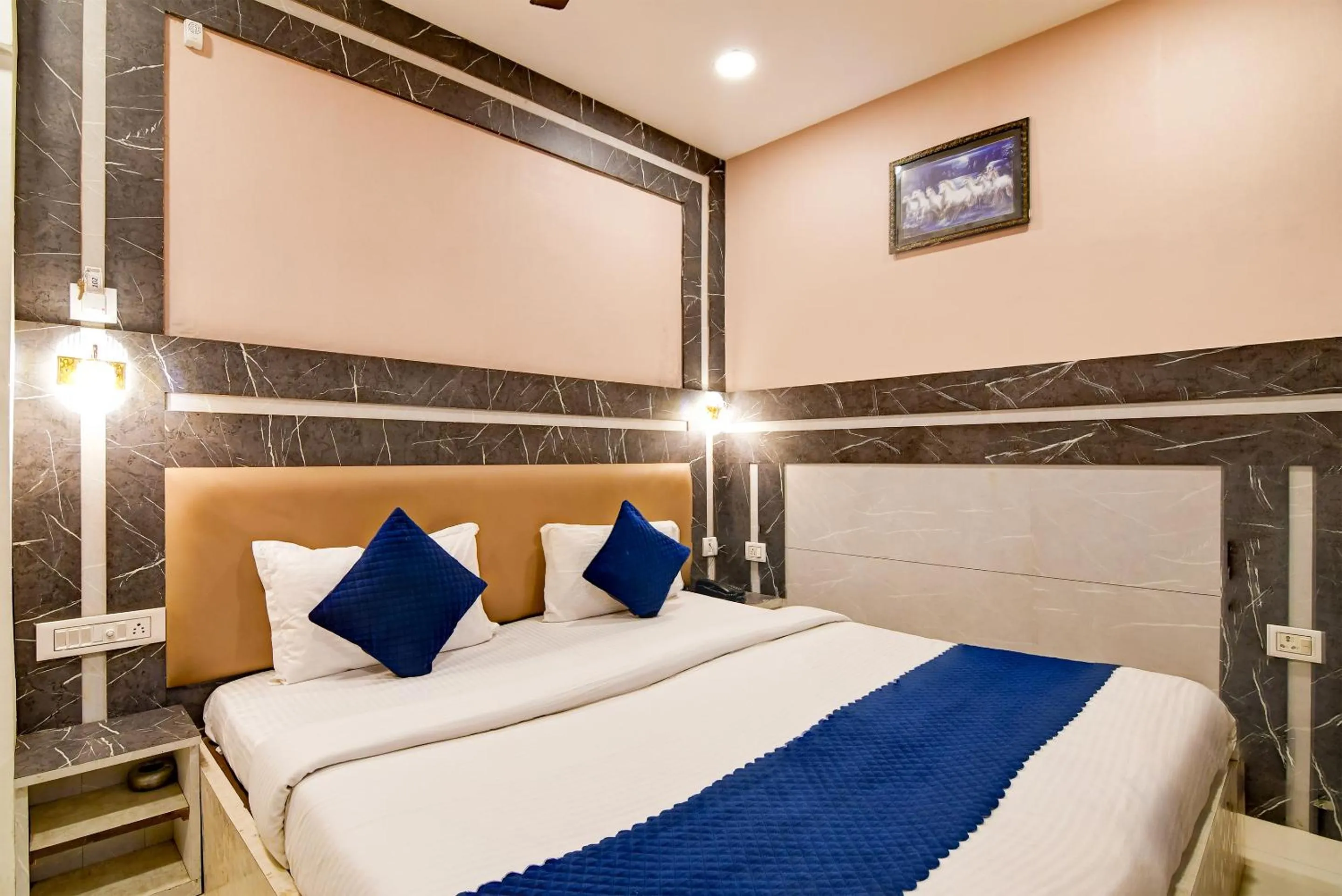 Photo of the whole room, Bed in Hotel Q Inn