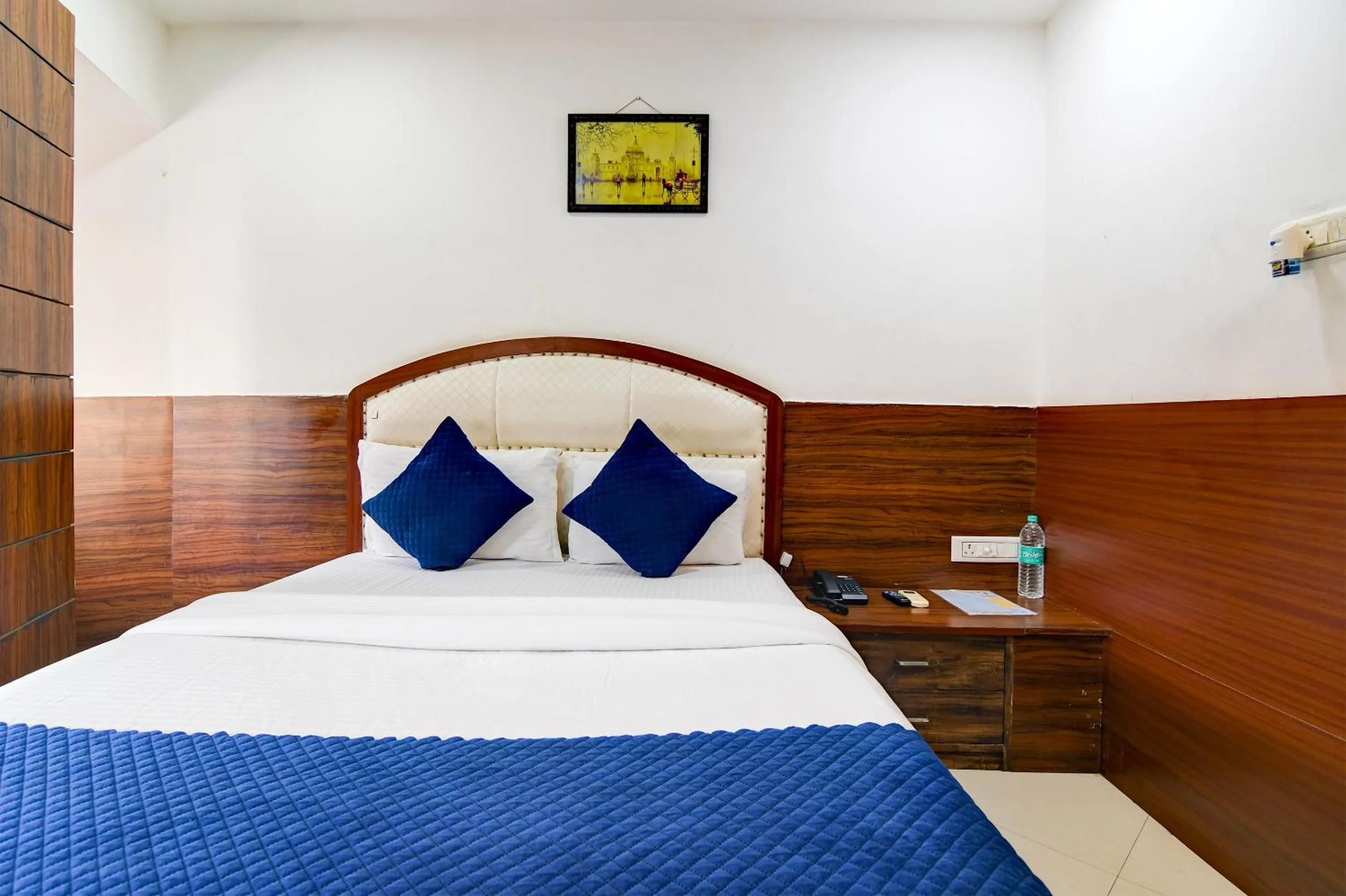 Photo of the whole room, Bed in Hotel Q Inn