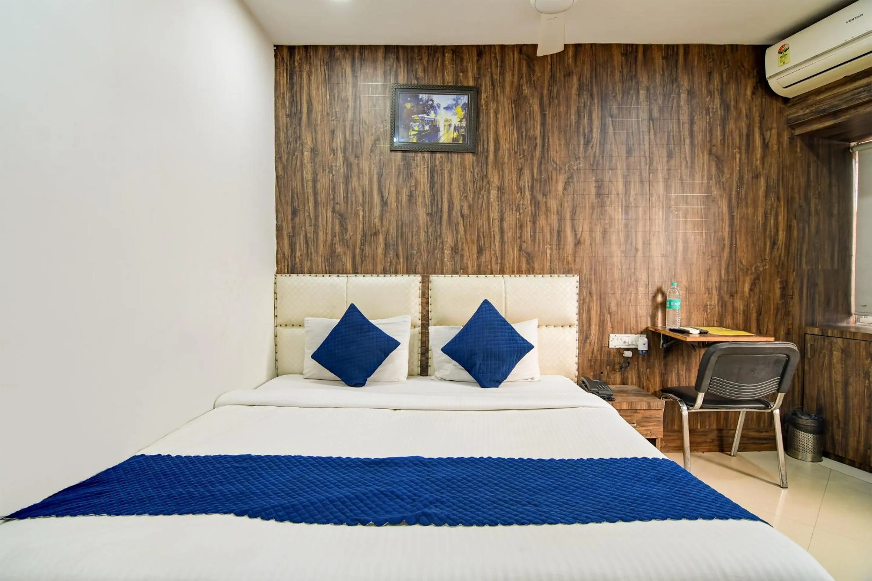 Bedroom, Bed in Hotel Q Inn