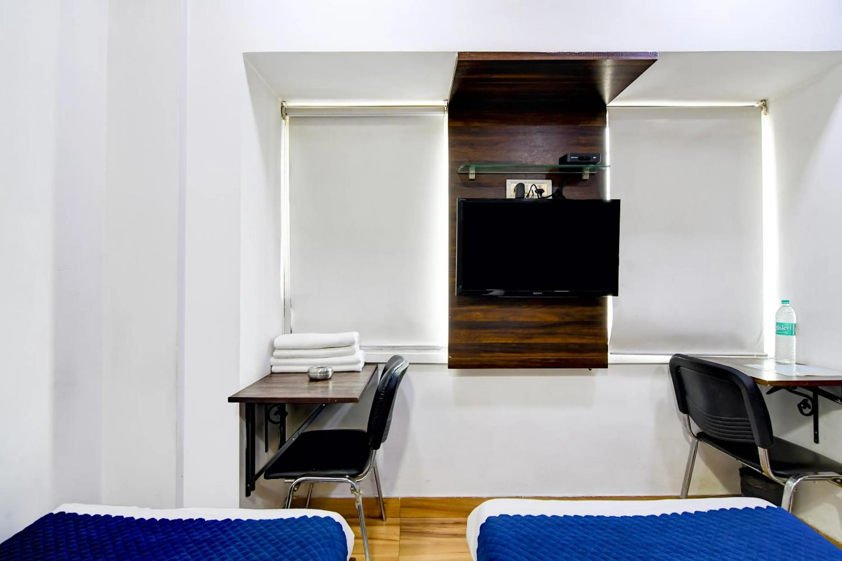 TV and multimedia in Hotel Q Inn