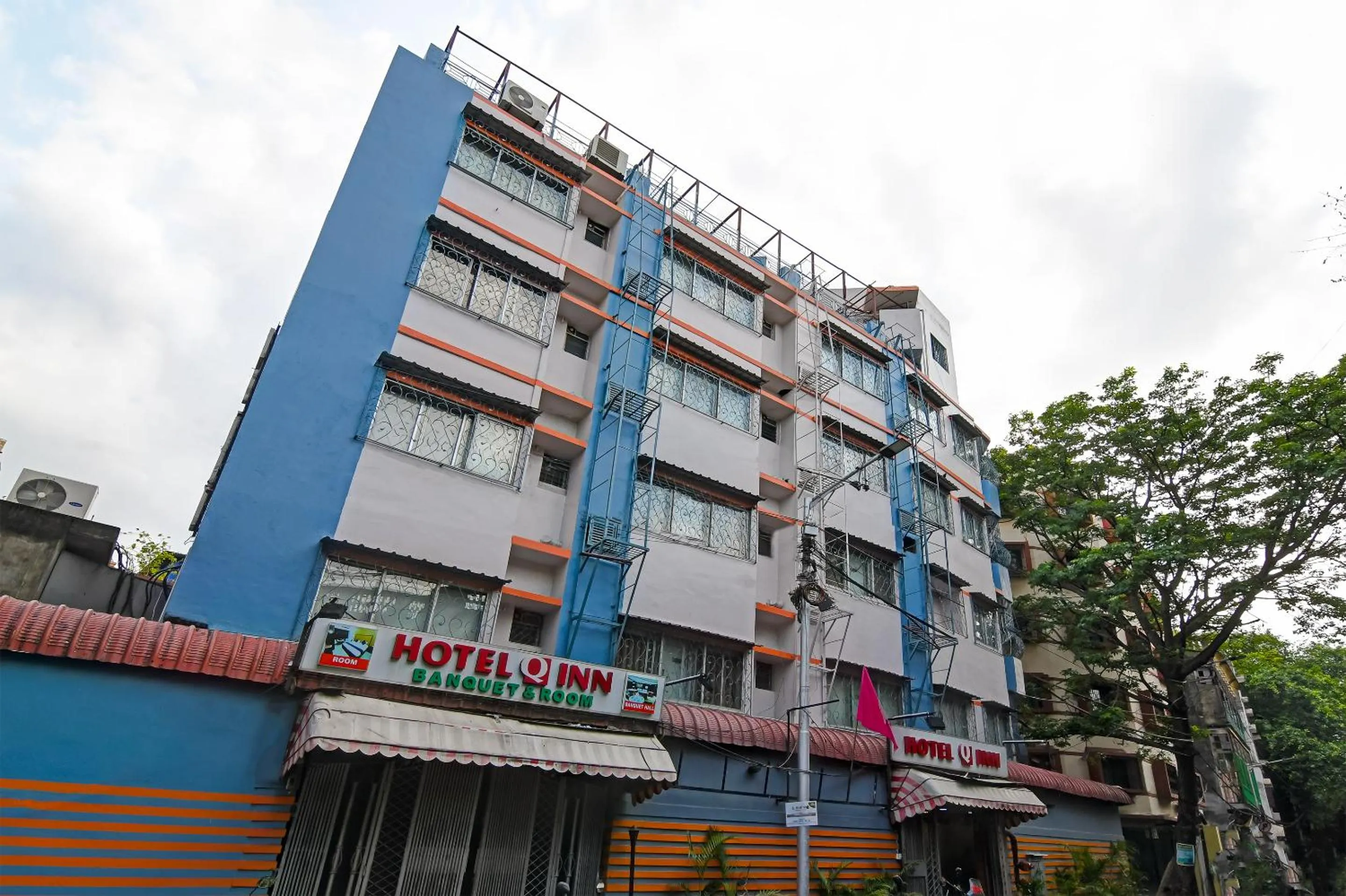 Property building in Hotel Q Inn