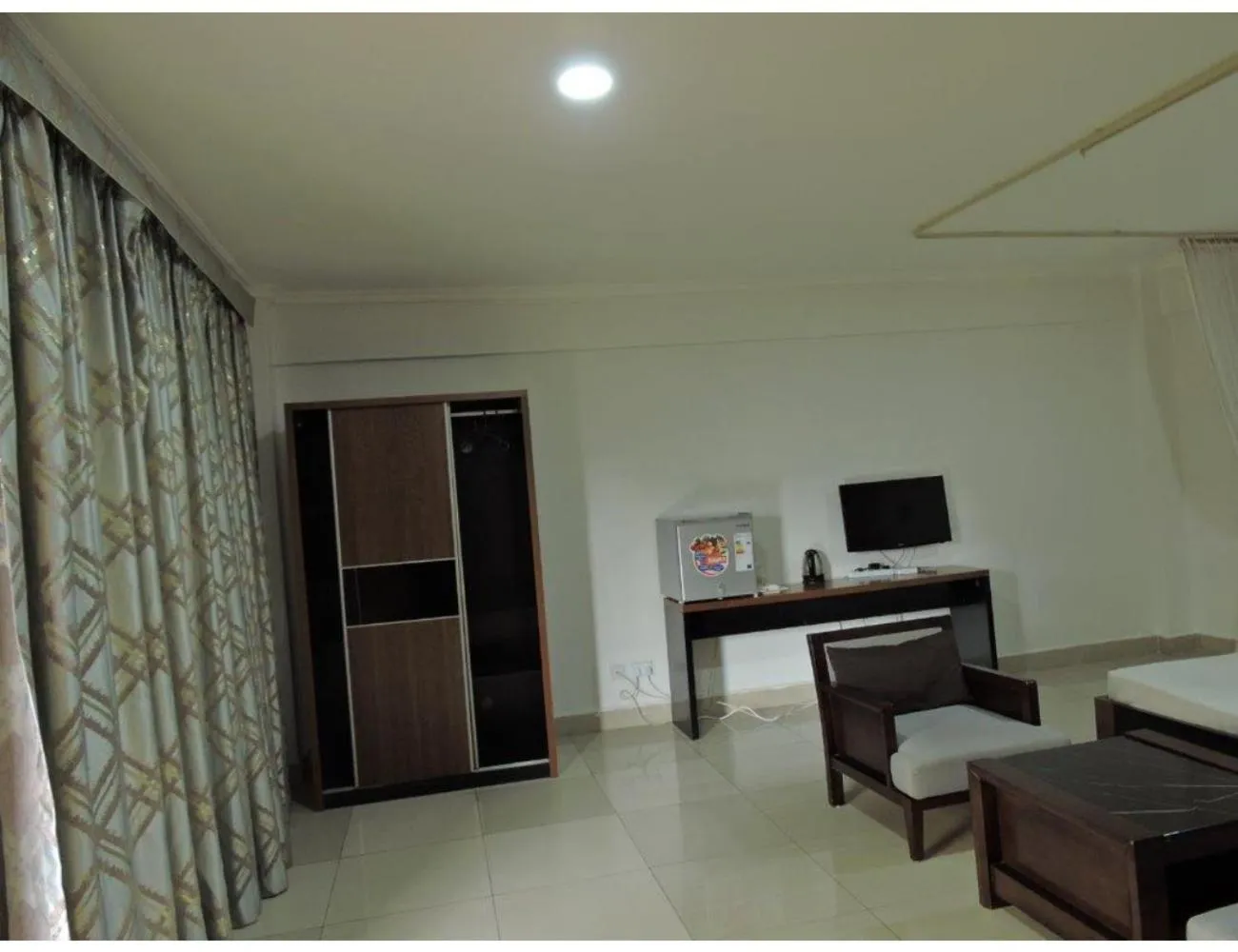 TV and multimedia in Sky Hotel Nairobi