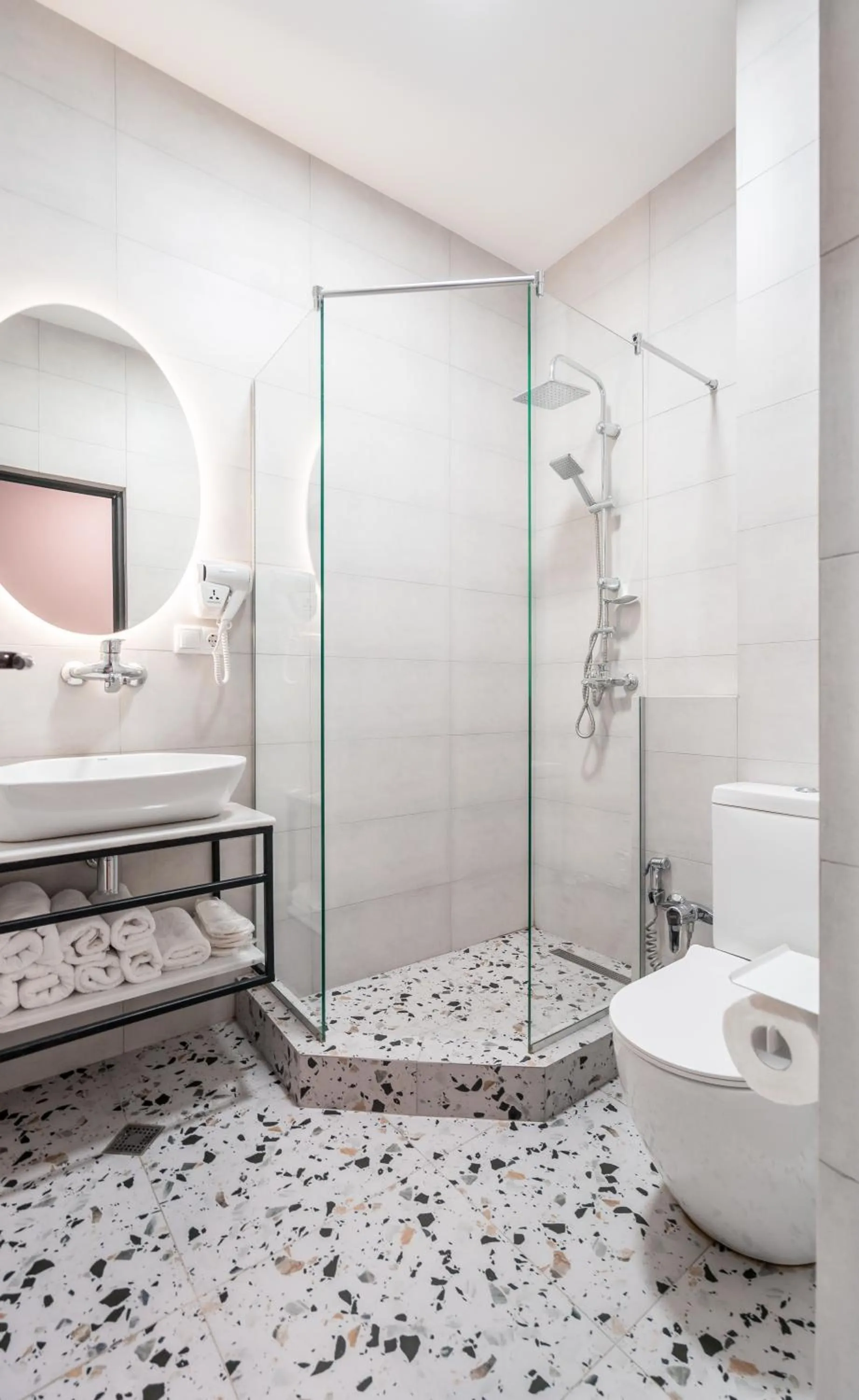 Shower, Bed in Doors Boutique Hotel