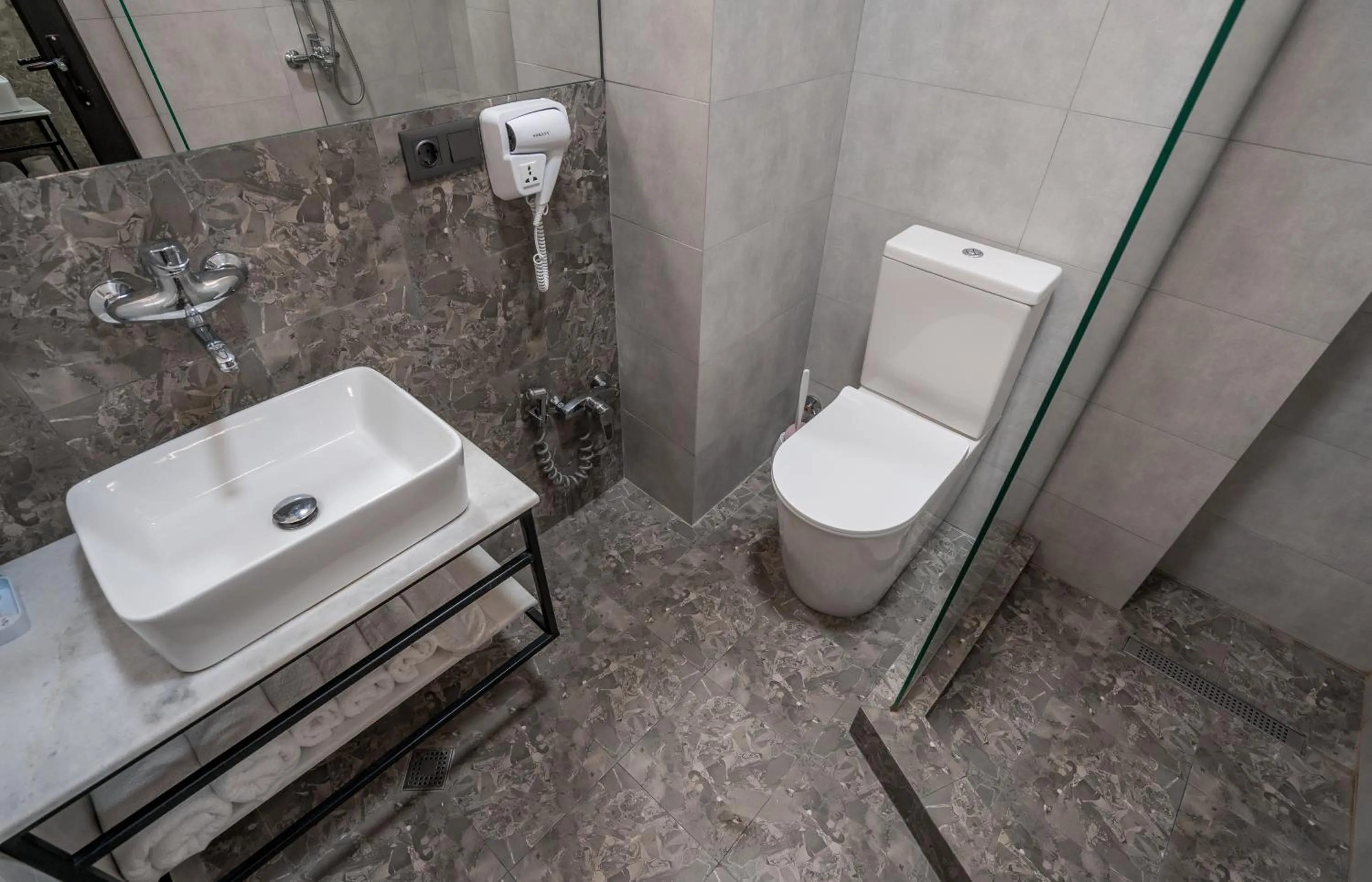 Shower in Doors Boutique Hotel