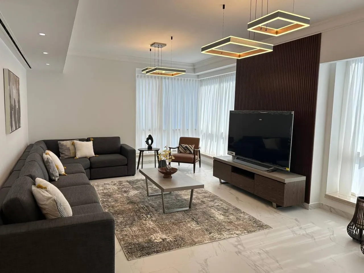 Communal lounge/ TV room in Al Mesk Tower - Dubai Marina by Golden Casa