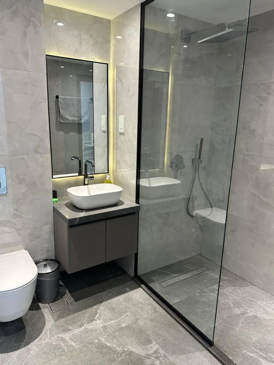 Shower in Al Mesk Tower - Dubai Marina by Golden Casa