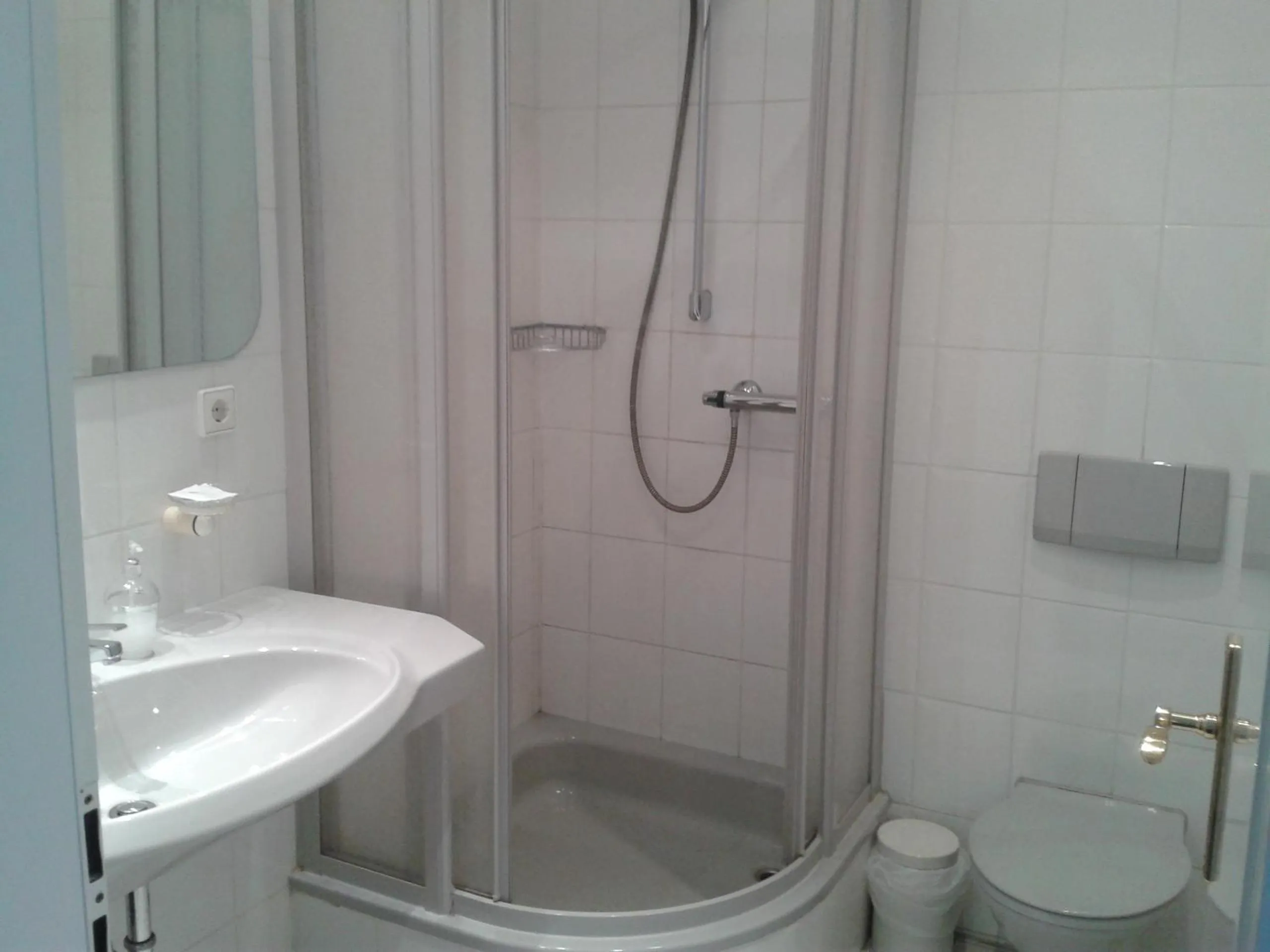 Bathroom in Bennetts Restaurant und Hotel