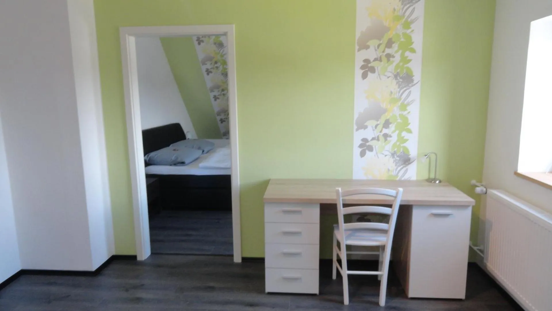 Seating area, Bed in Bennetts Restaurant und Hotel