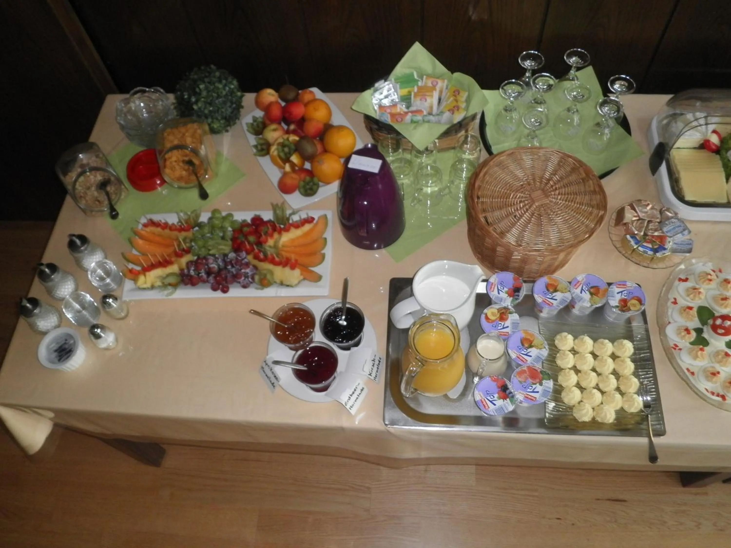 Buffet breakfast in Bennetts Restaurant und Hotel