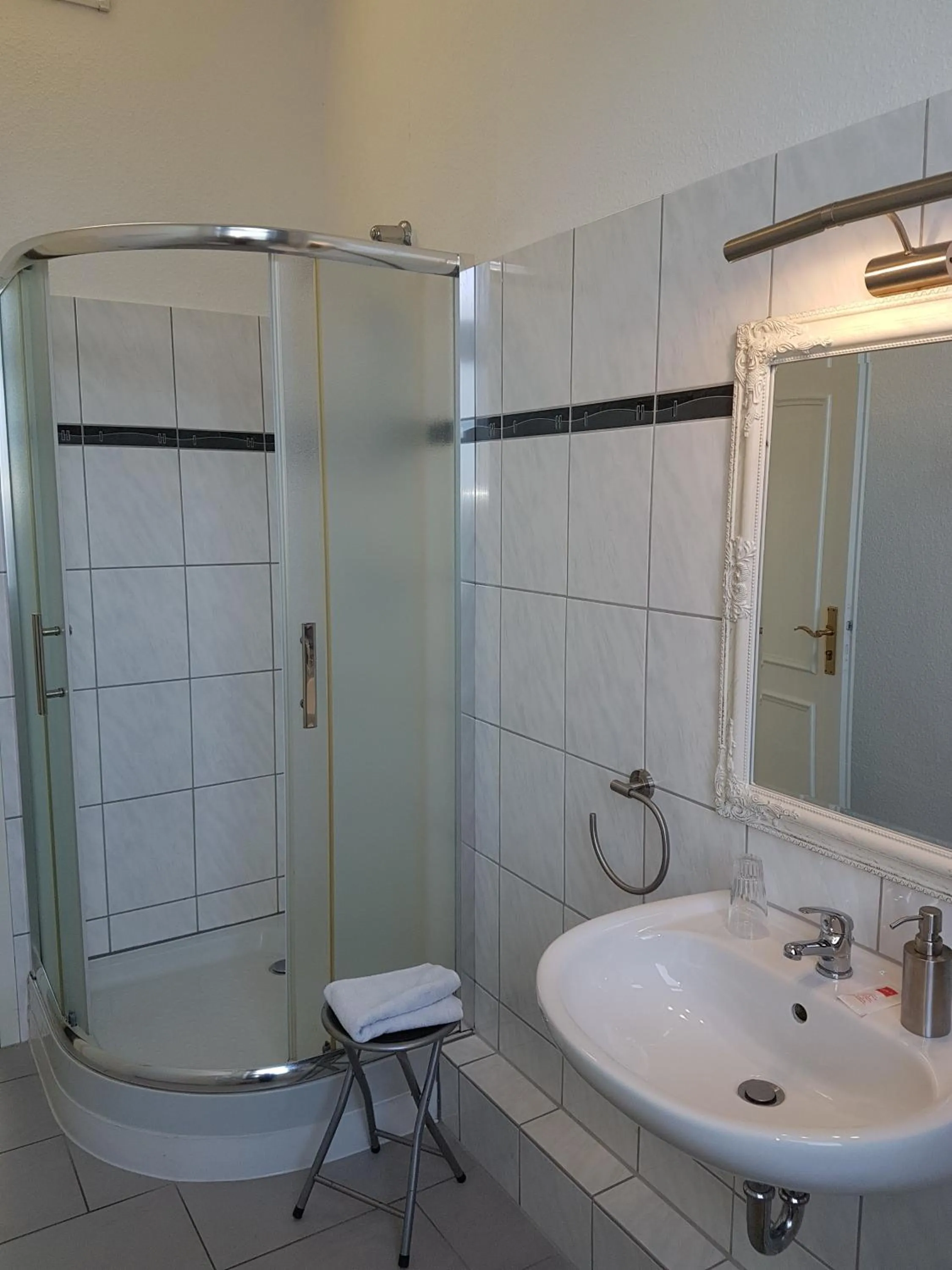 Bathroom in Bennetts Restaurant und Hotel