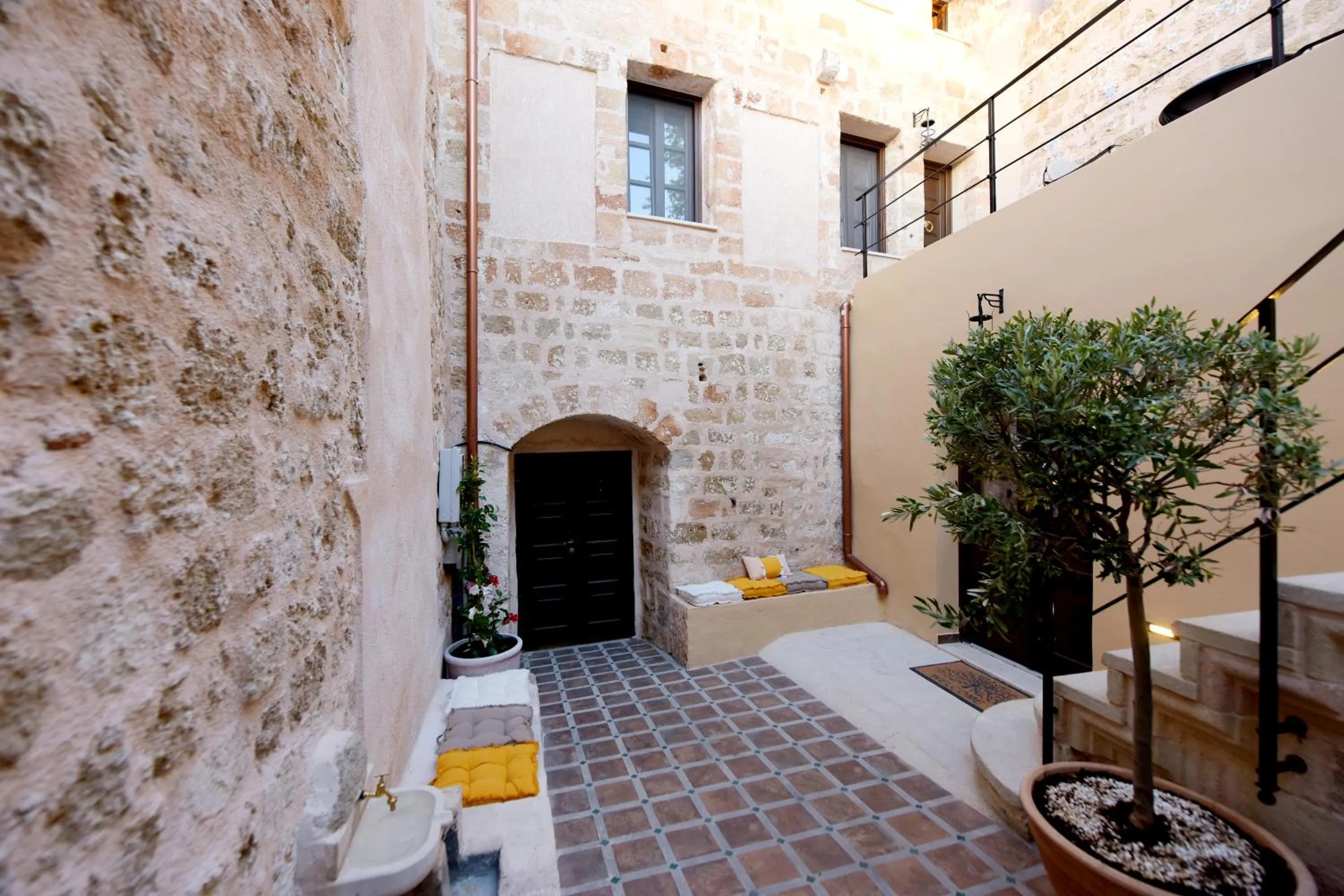 Property building in Elaia-Fos