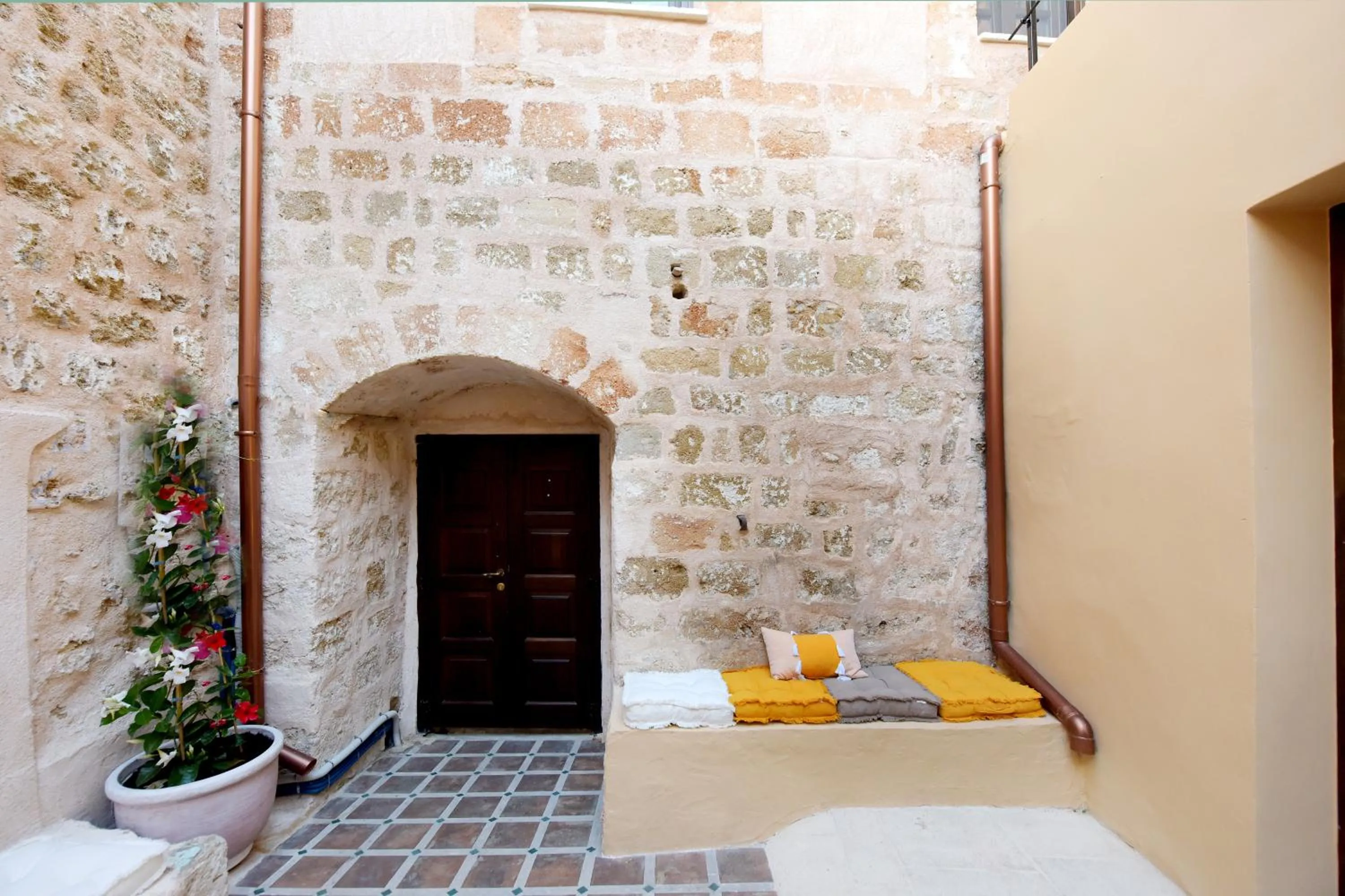 Property building in Elaia-Fos