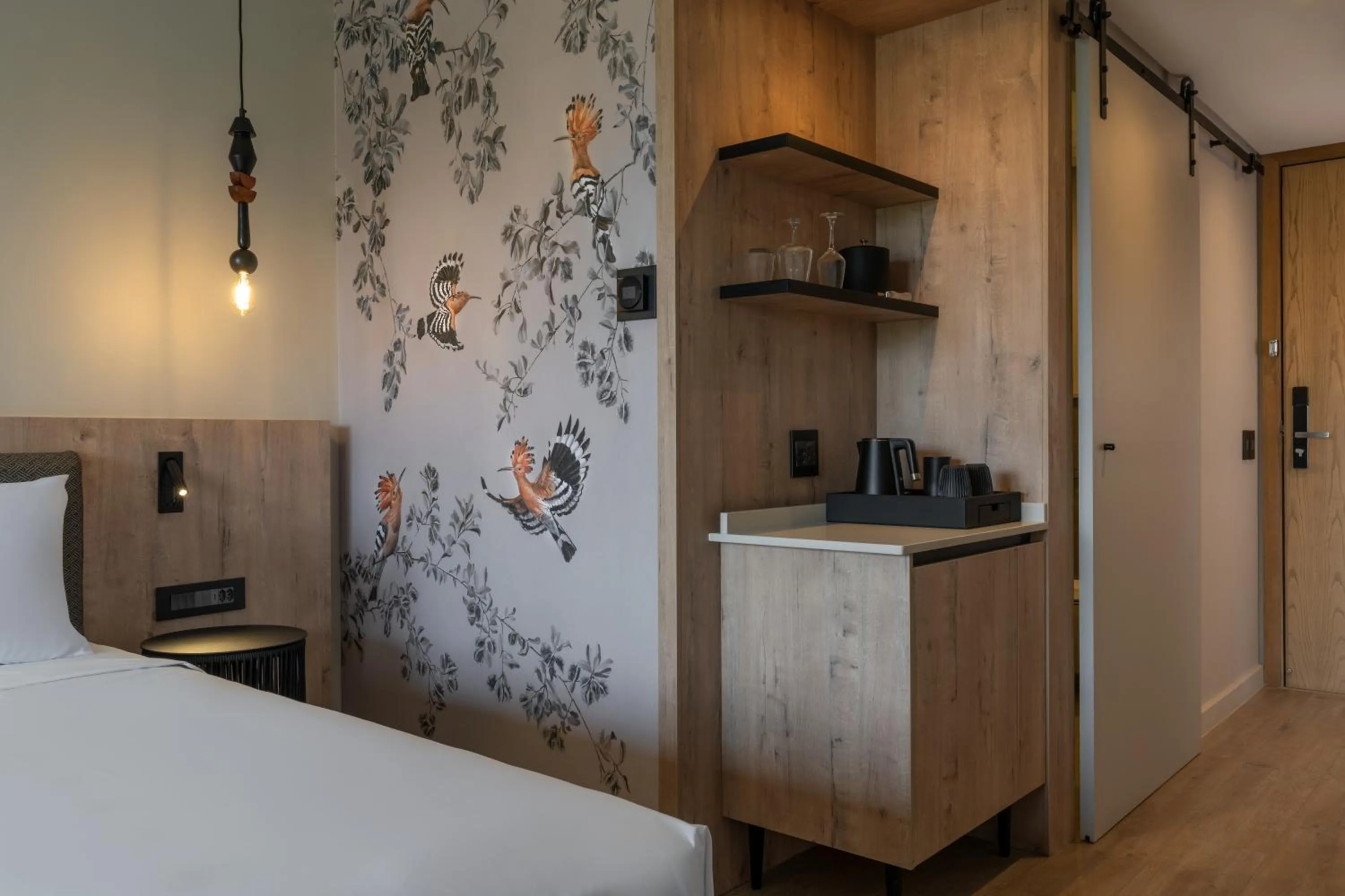 Coffee/tea facilities, Bed in Radisson Safari Hotel Hoedspruit