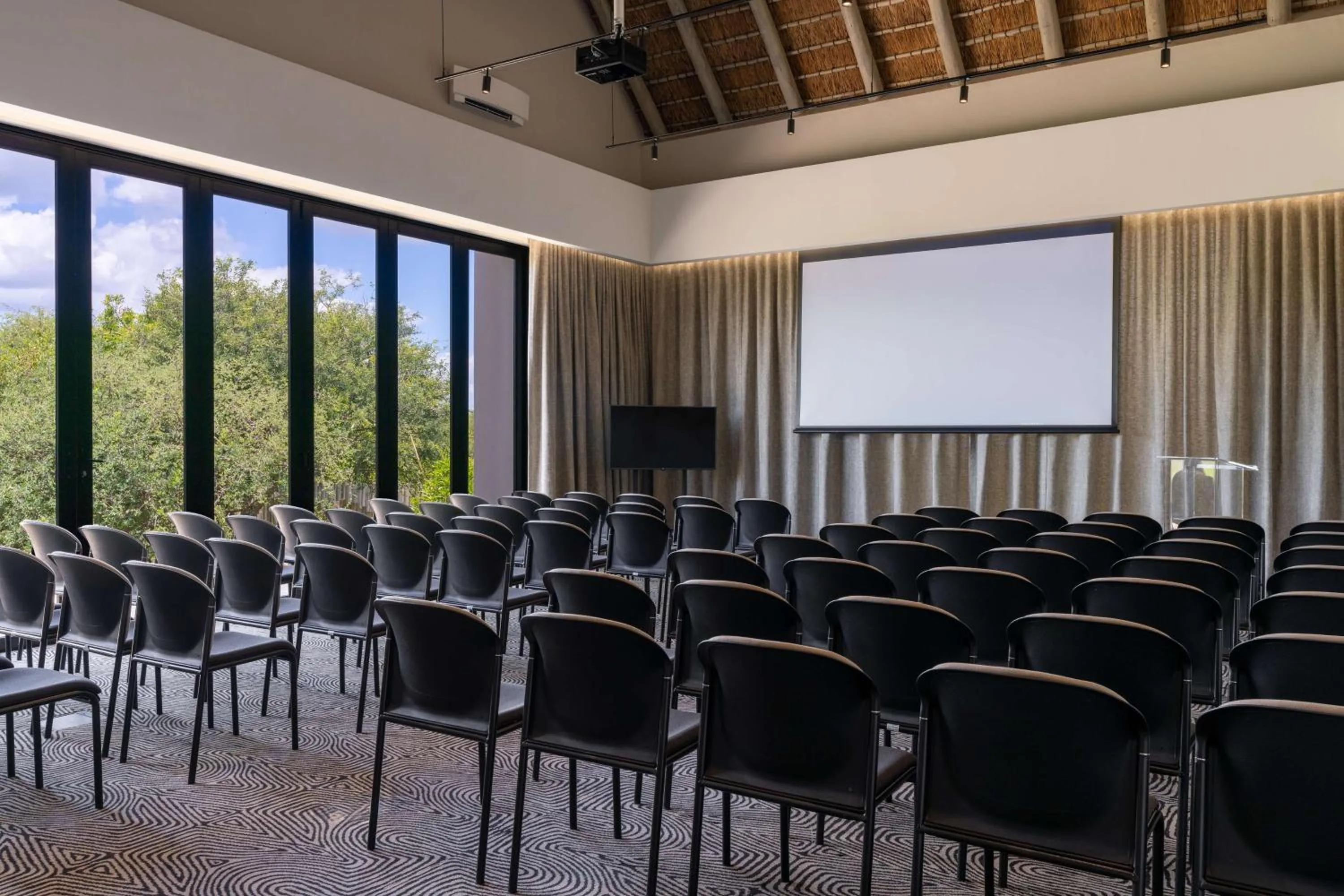 Meeting/conference room in Radisson Safari Hotel Hoedspruit