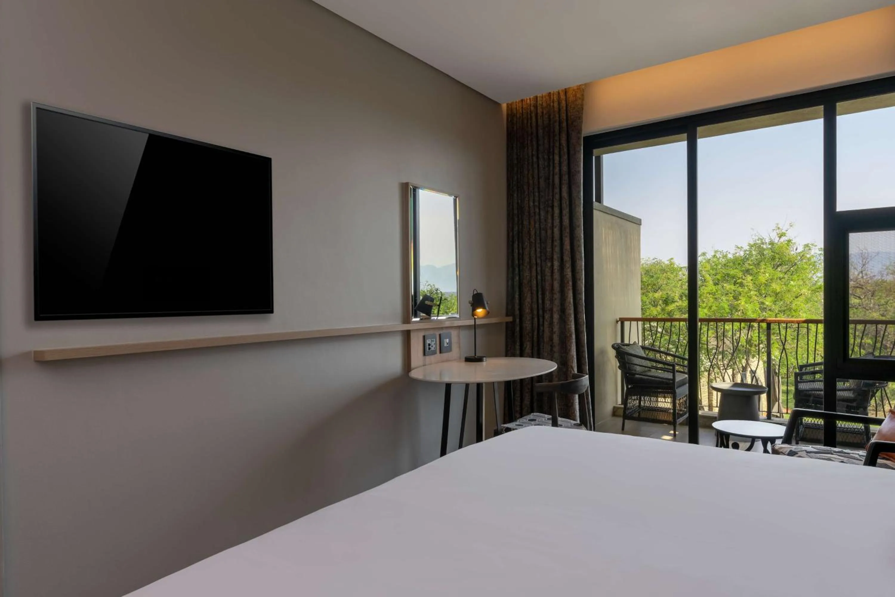 Bedroom, Bed in Radisson Safari Hotel Hoedspruit