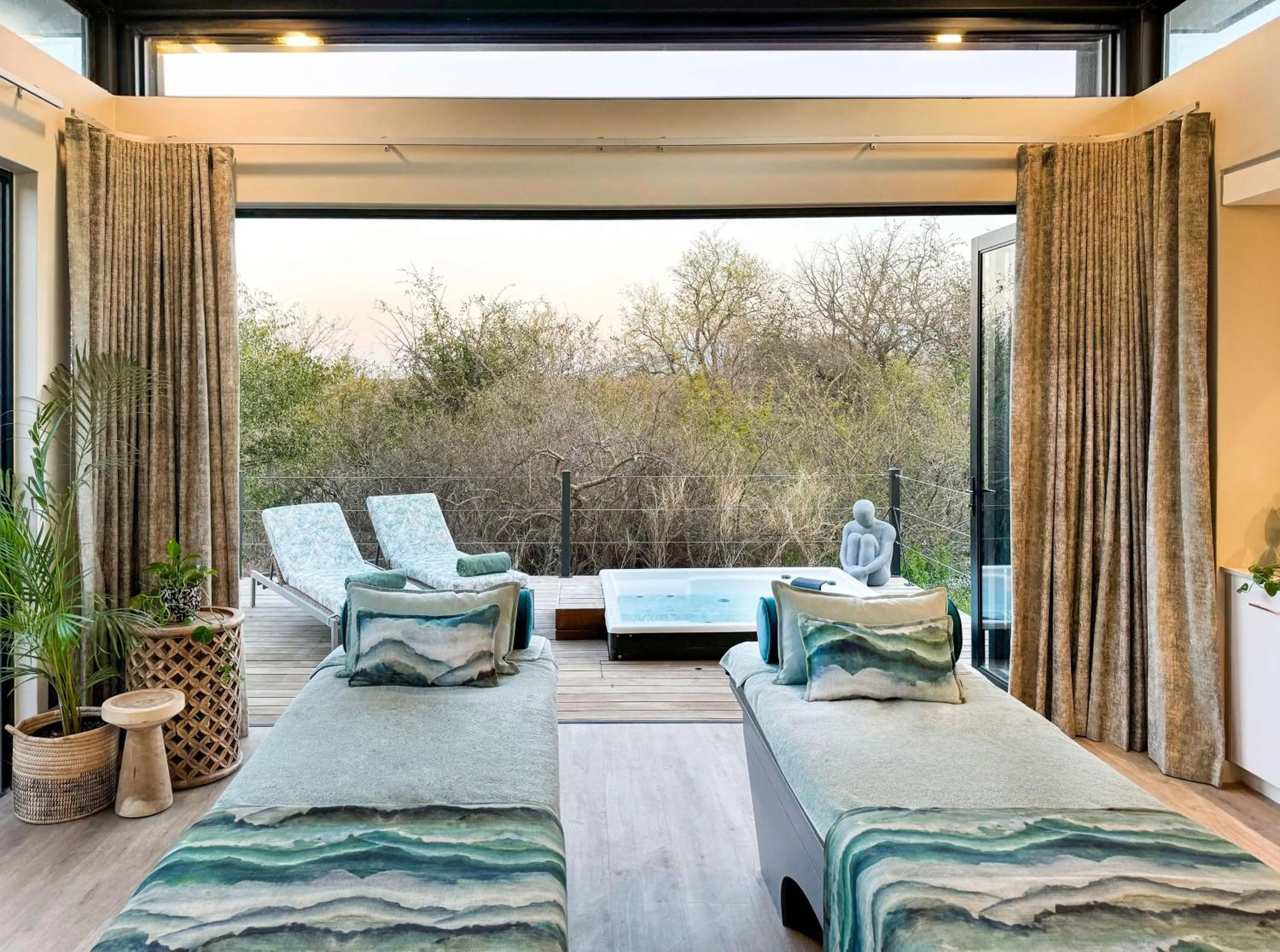 Spa and wellness centre/facilities, Bed in Radisson Safari Hotel Hoedspruit
