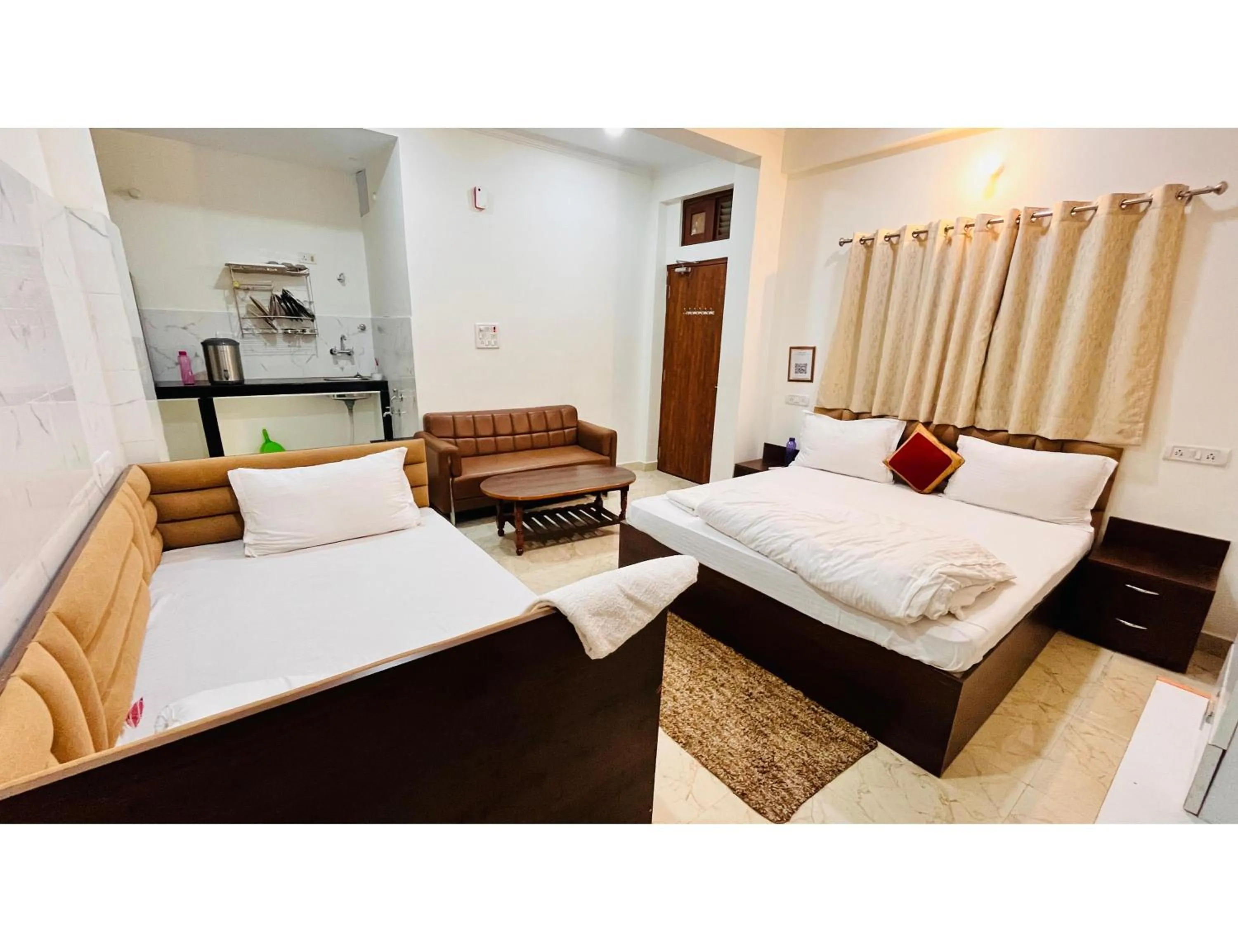 Bed in Shri Ram Paying Guest House Premium Rooms