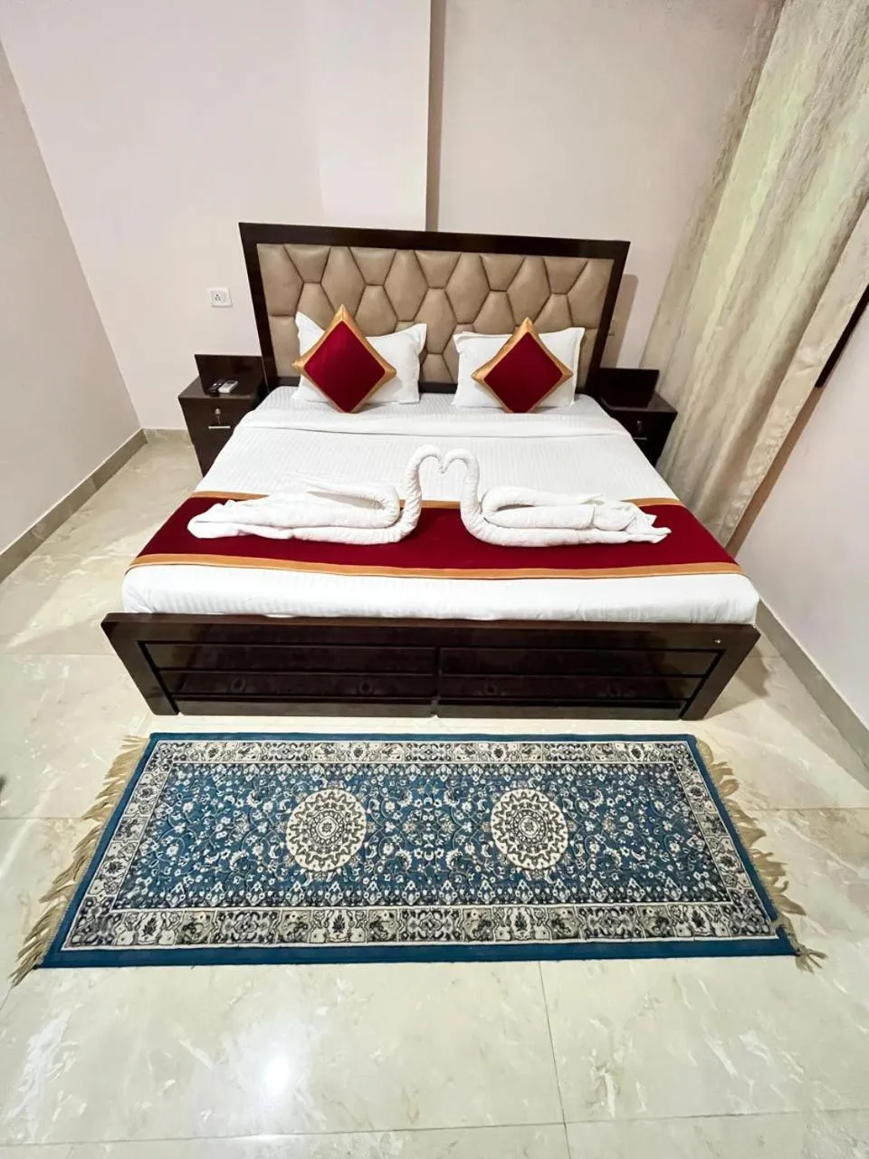 Bed in Shri Ram Paying Guest House Premium Rooms