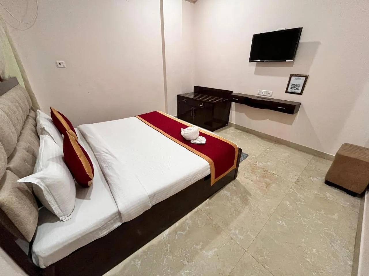 Bed in Shri Ram Paying Guest House Premium Rooms