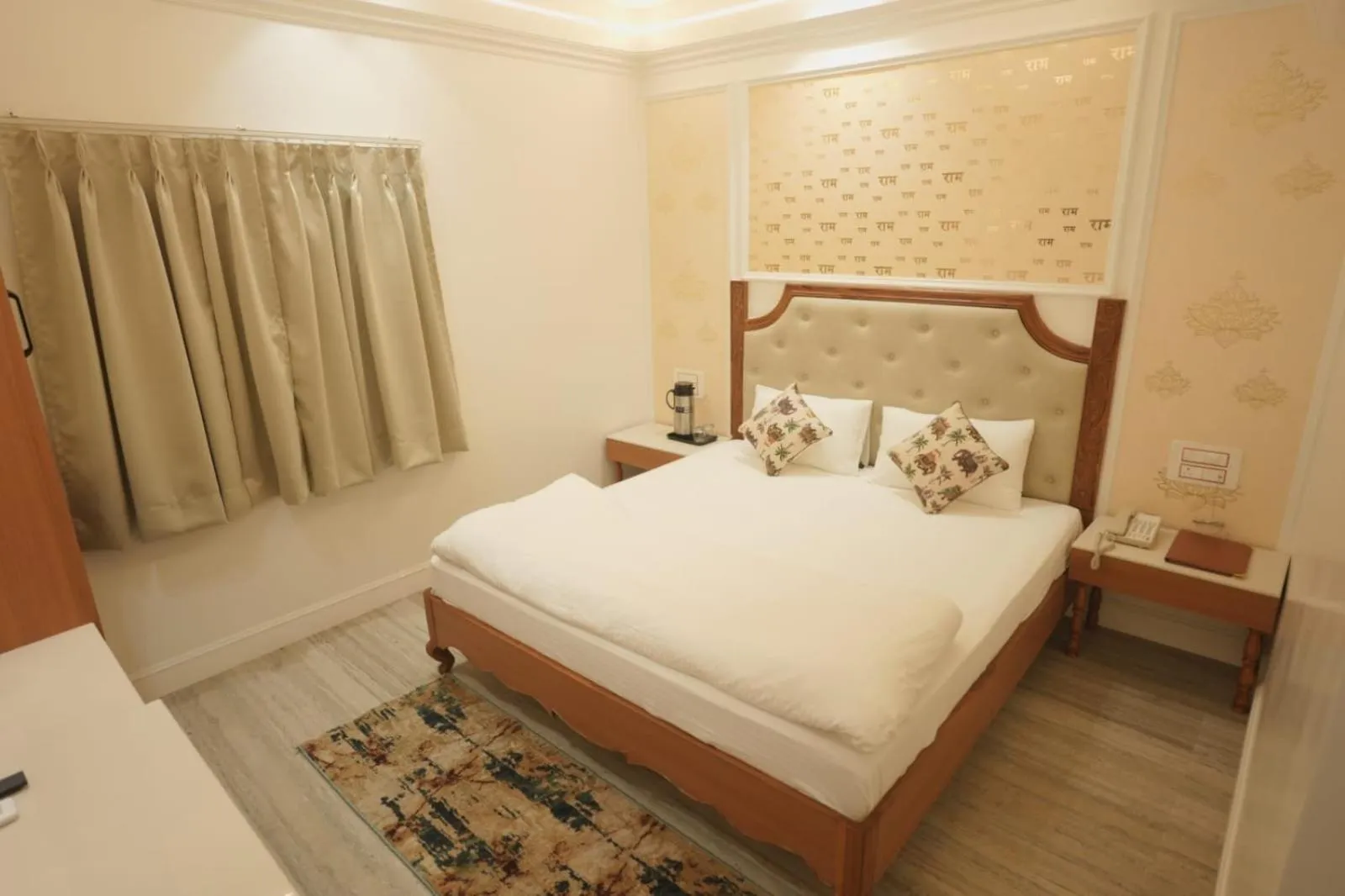 Bed in Shri Ram Paying Guest House Premium Rooms