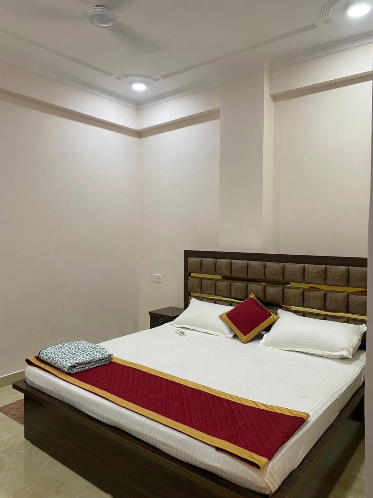 Bed in Shri Ram Paying Guest House Premium Rooms
