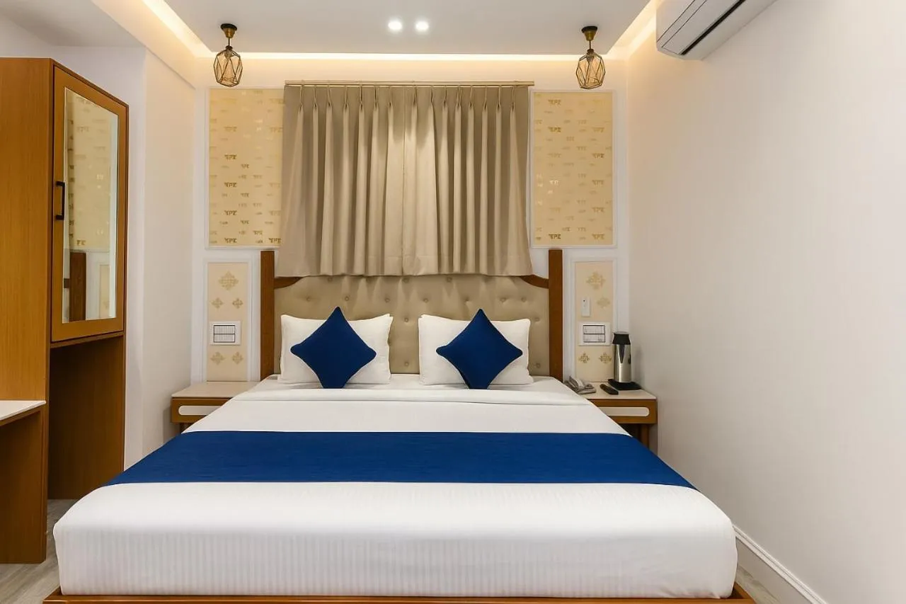 Bed in Shri Ram Paying Guest House Premium Rooms