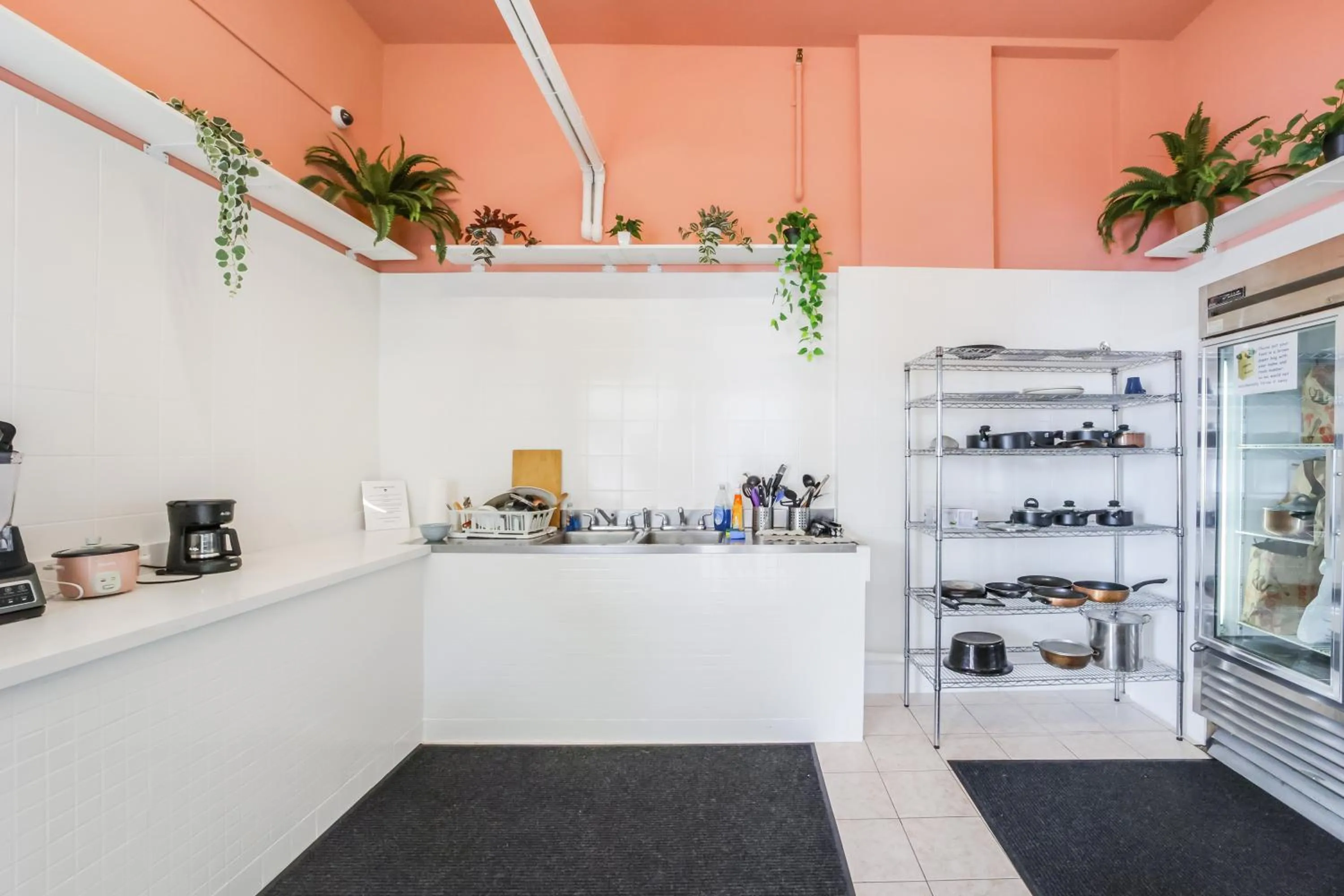 Coffee/tea facilities in Tropics Hotel Miami Beach