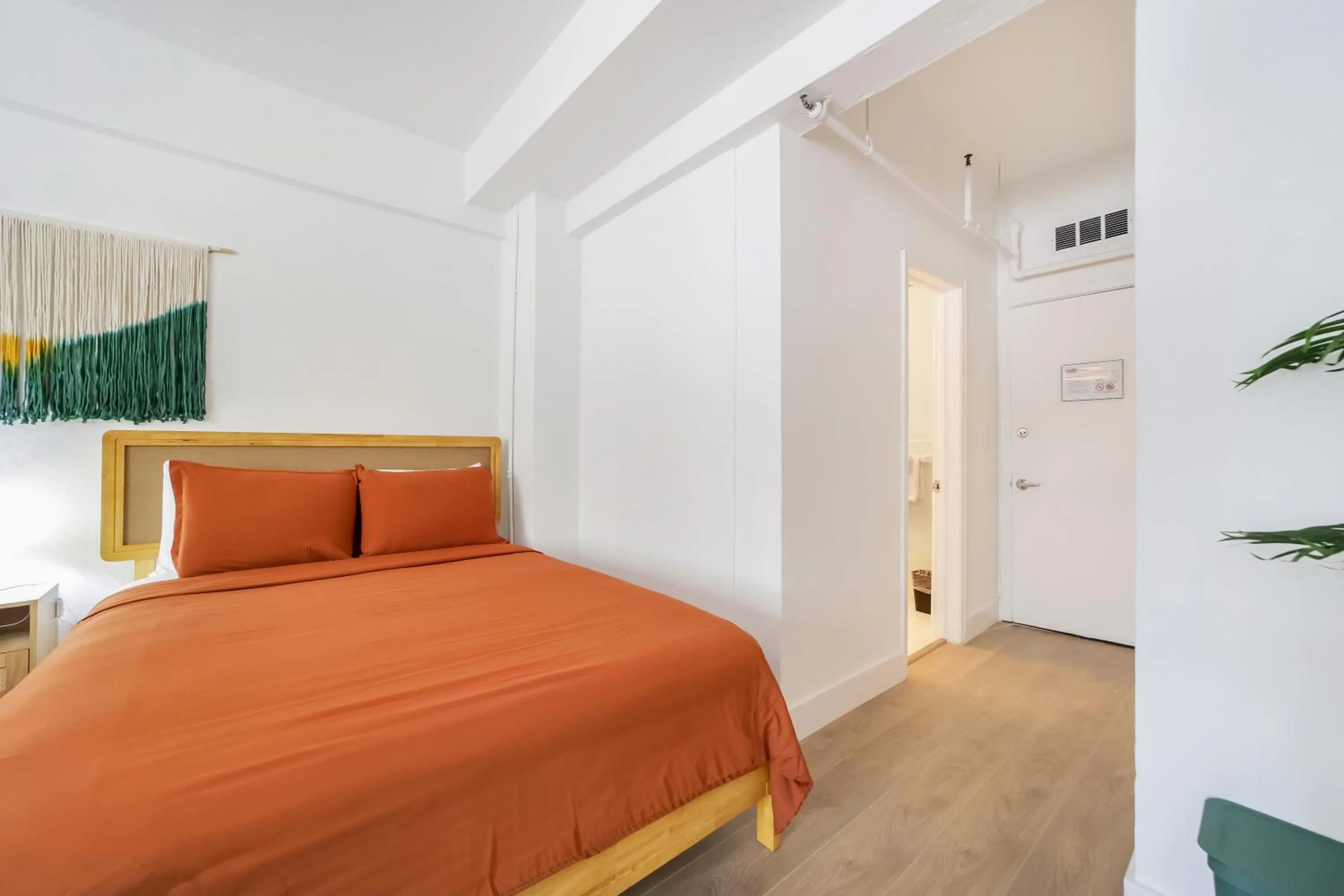 Bed in Tropics Hotel Miami Beach