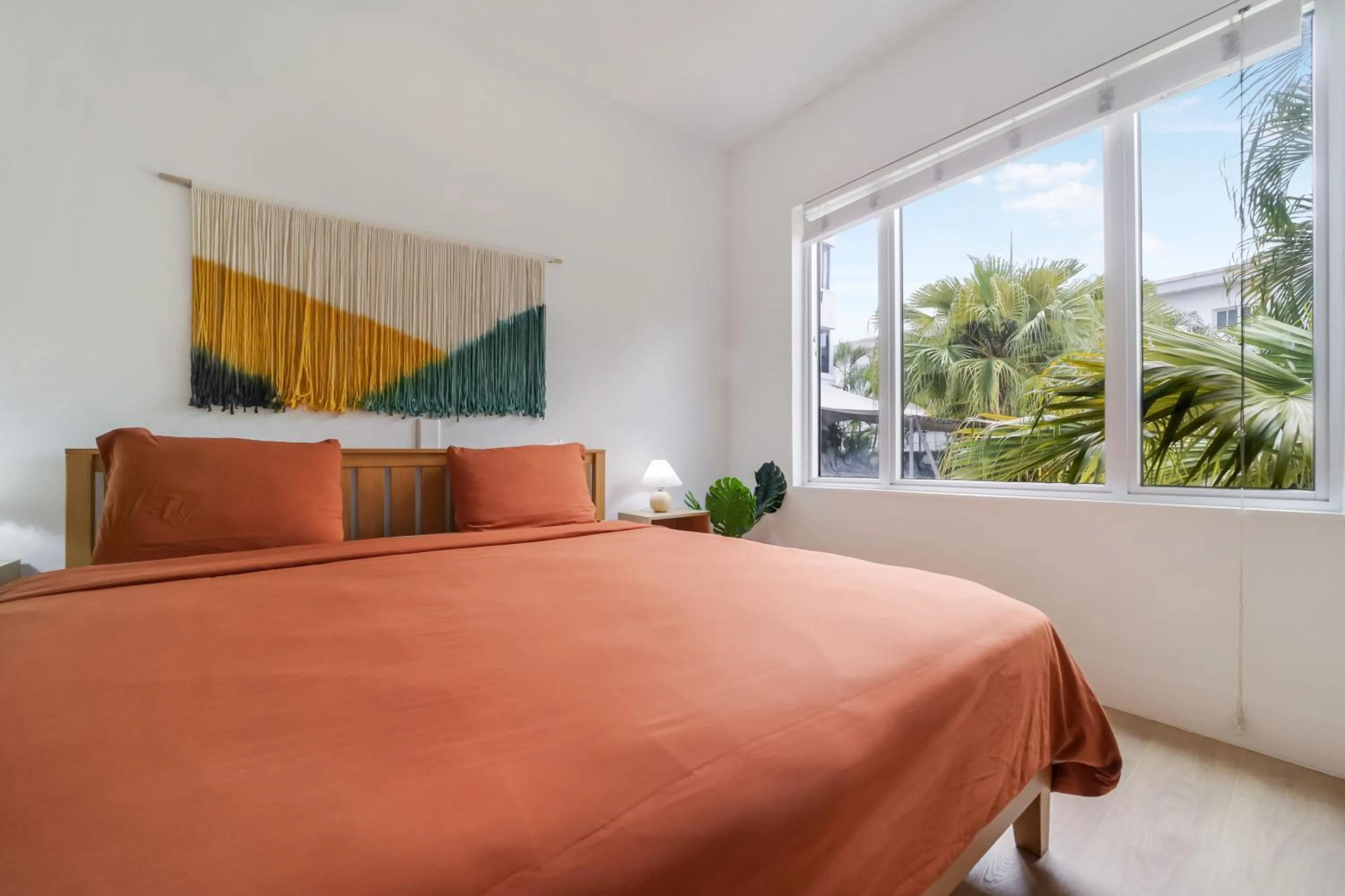 Bed in Tropics Hotel Miami Beach