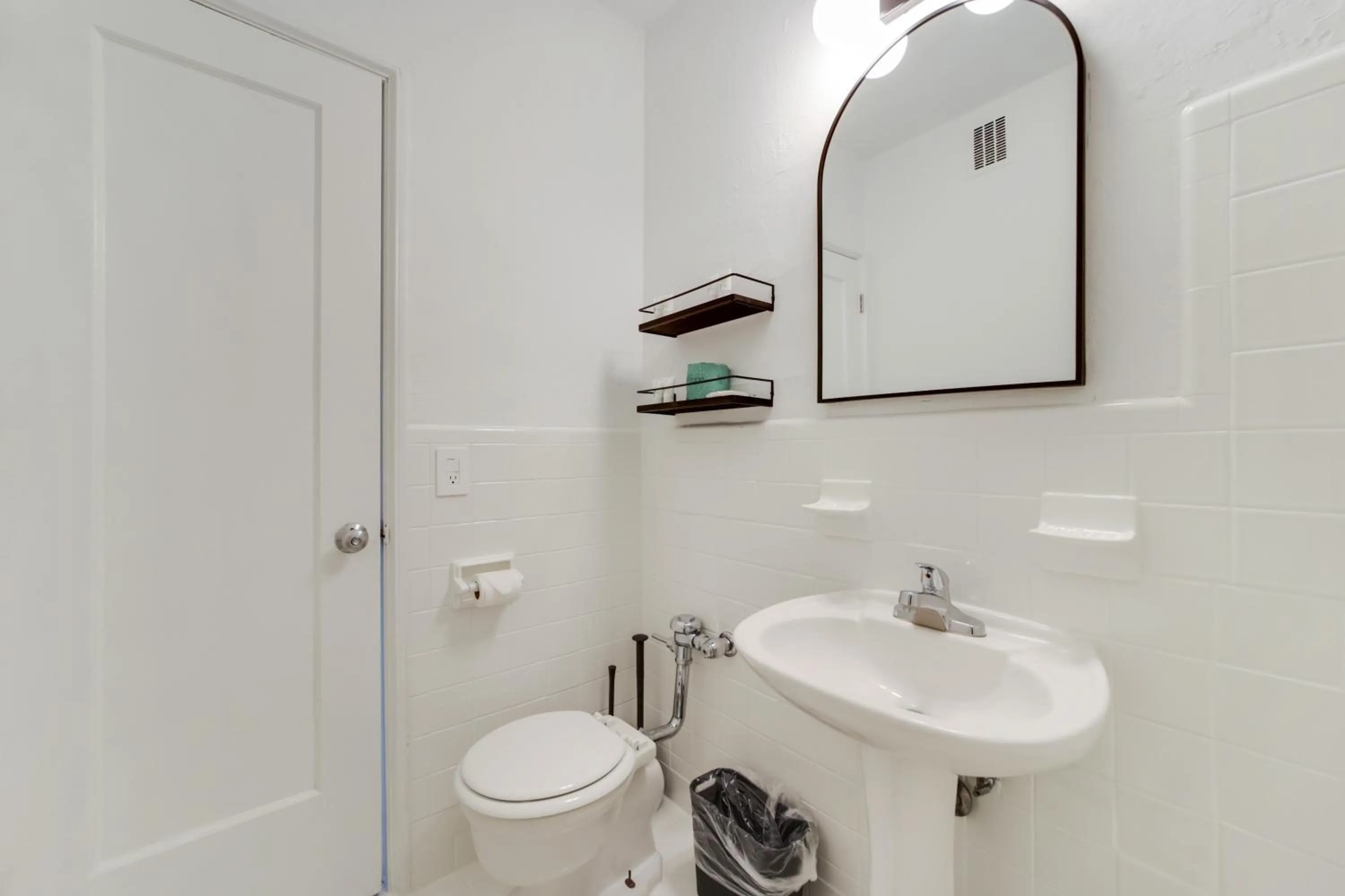 Shower in Tropics Hotel Miami Beach