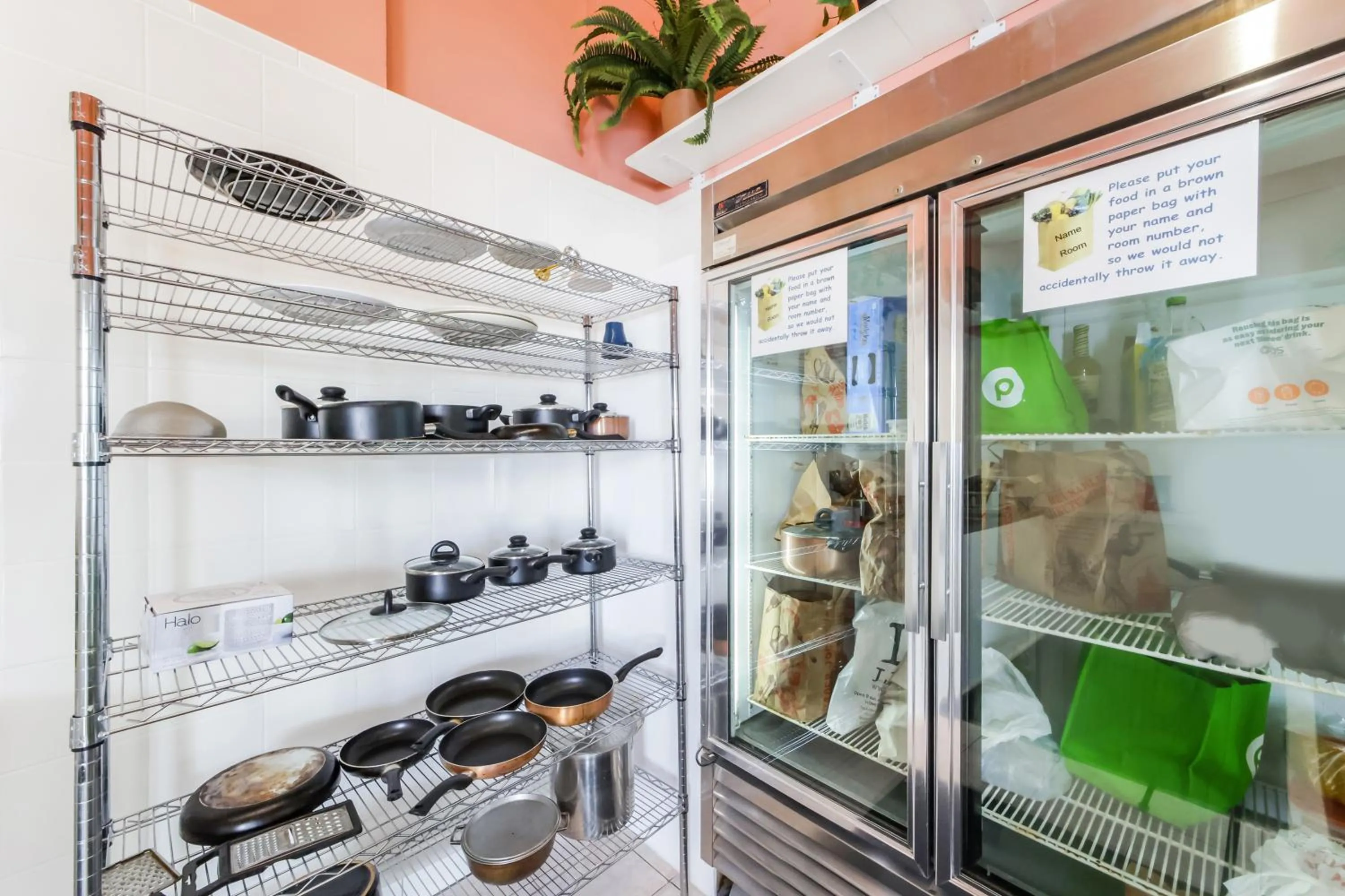 Kitchen or kitchenette in Tropics Hotel Miami Beach