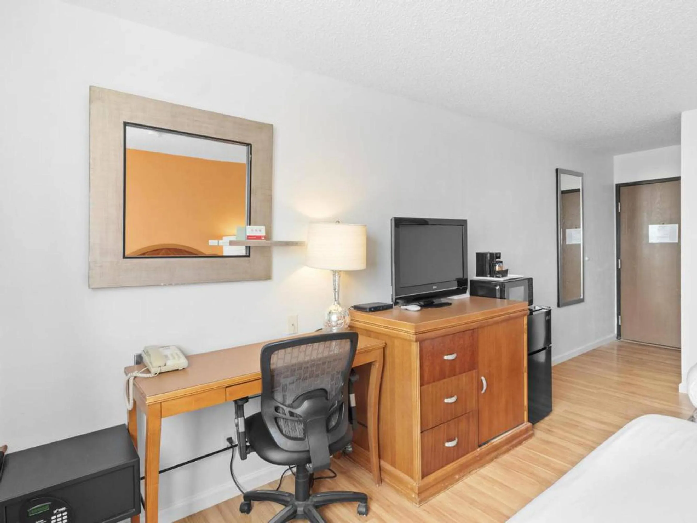 Standard Double Room in Econo Lodge