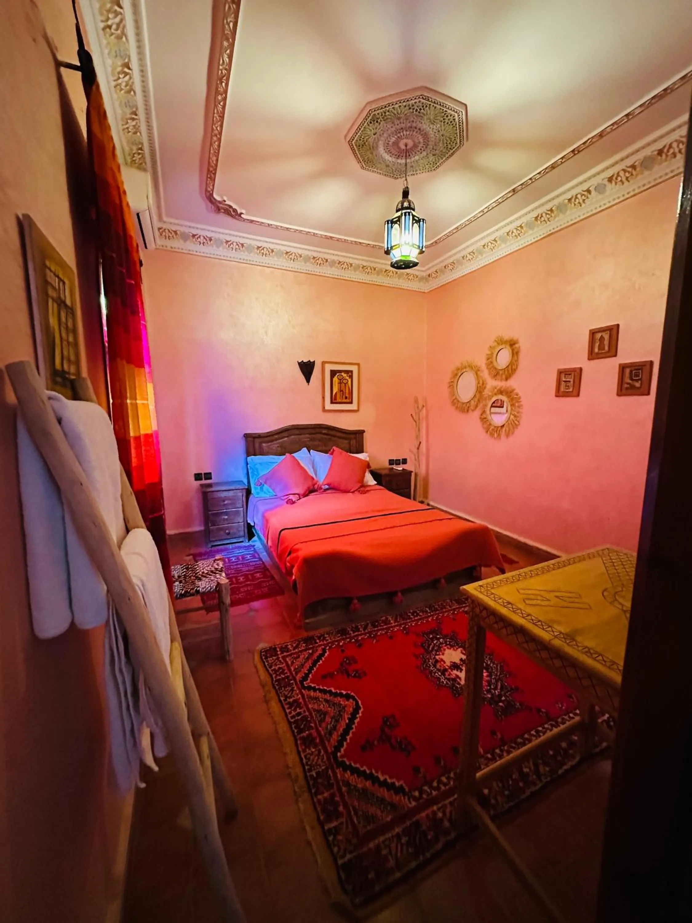 Bed in Riad Soleil du Monde