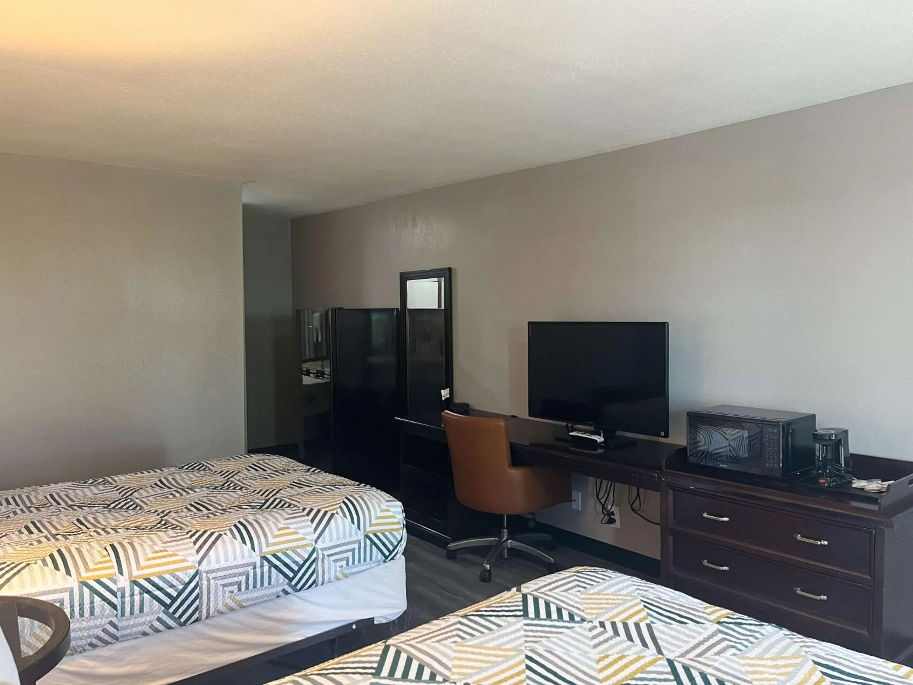 Photo of the whole room, Bed in Motel 6 Borger, TX Boom Town