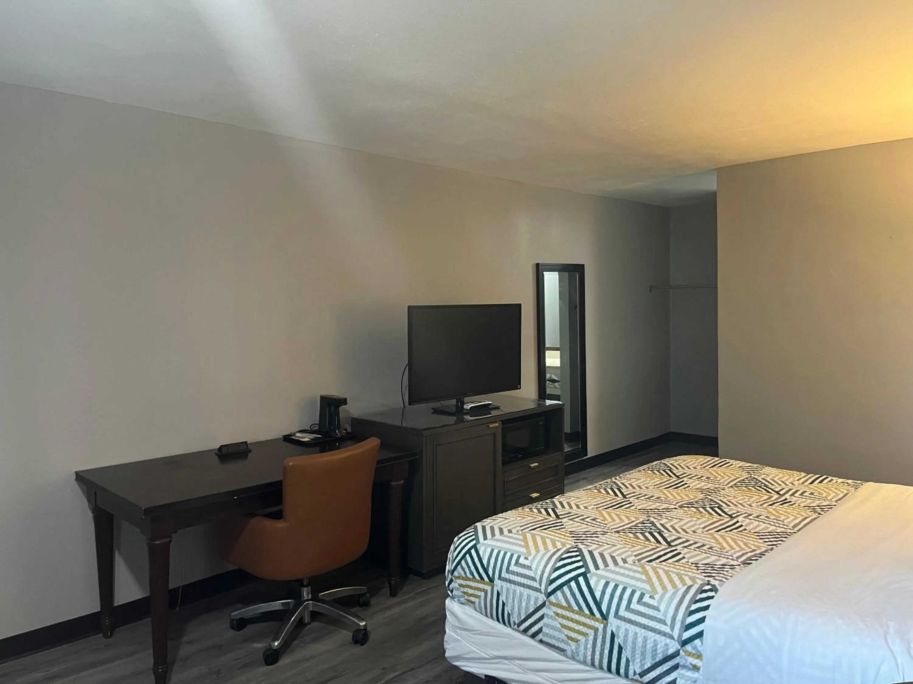 Bedroom, Bed in Motel 6 Borger, TX Boom Town