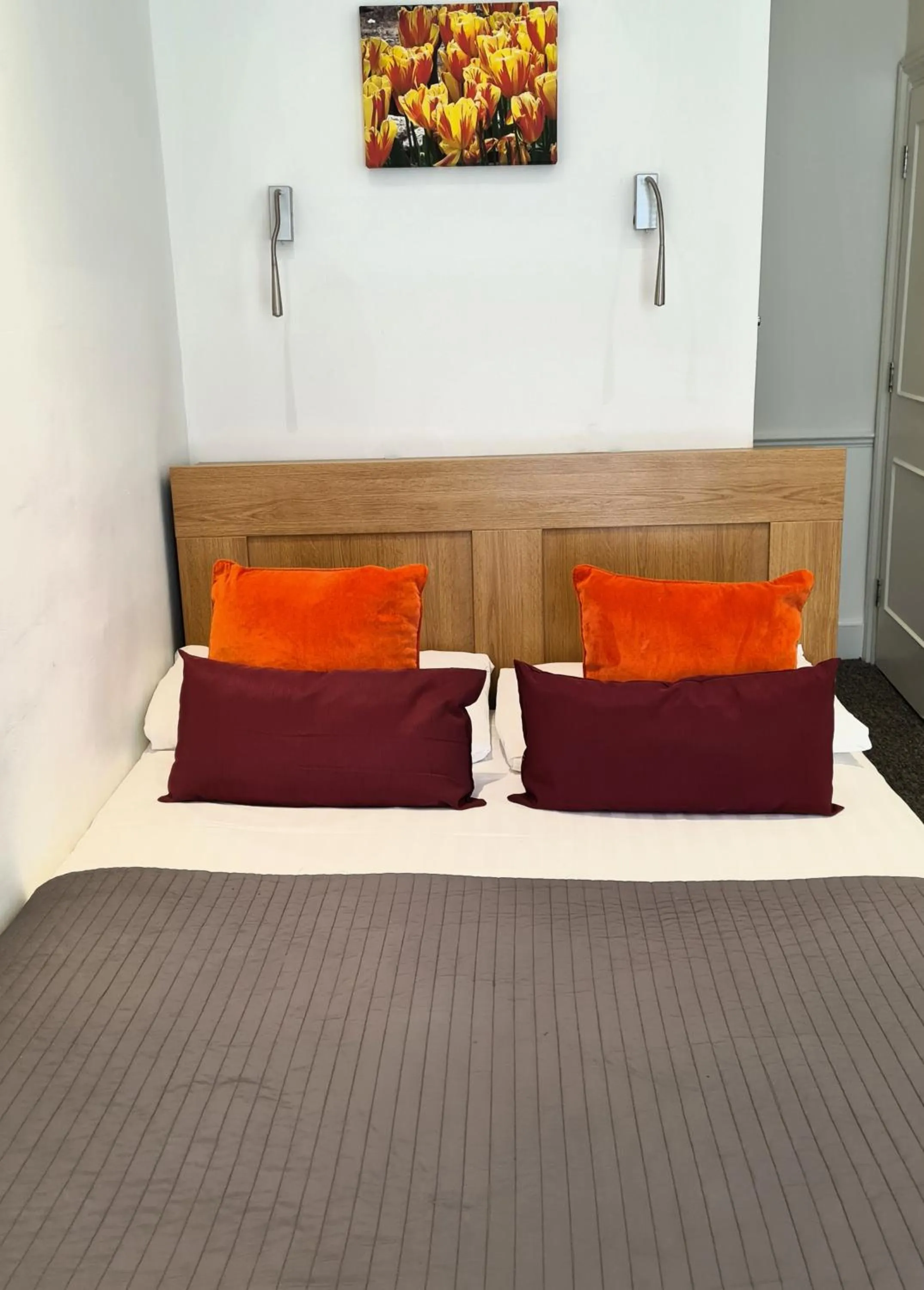 Bedroom, Bed in Rushmore Hotel