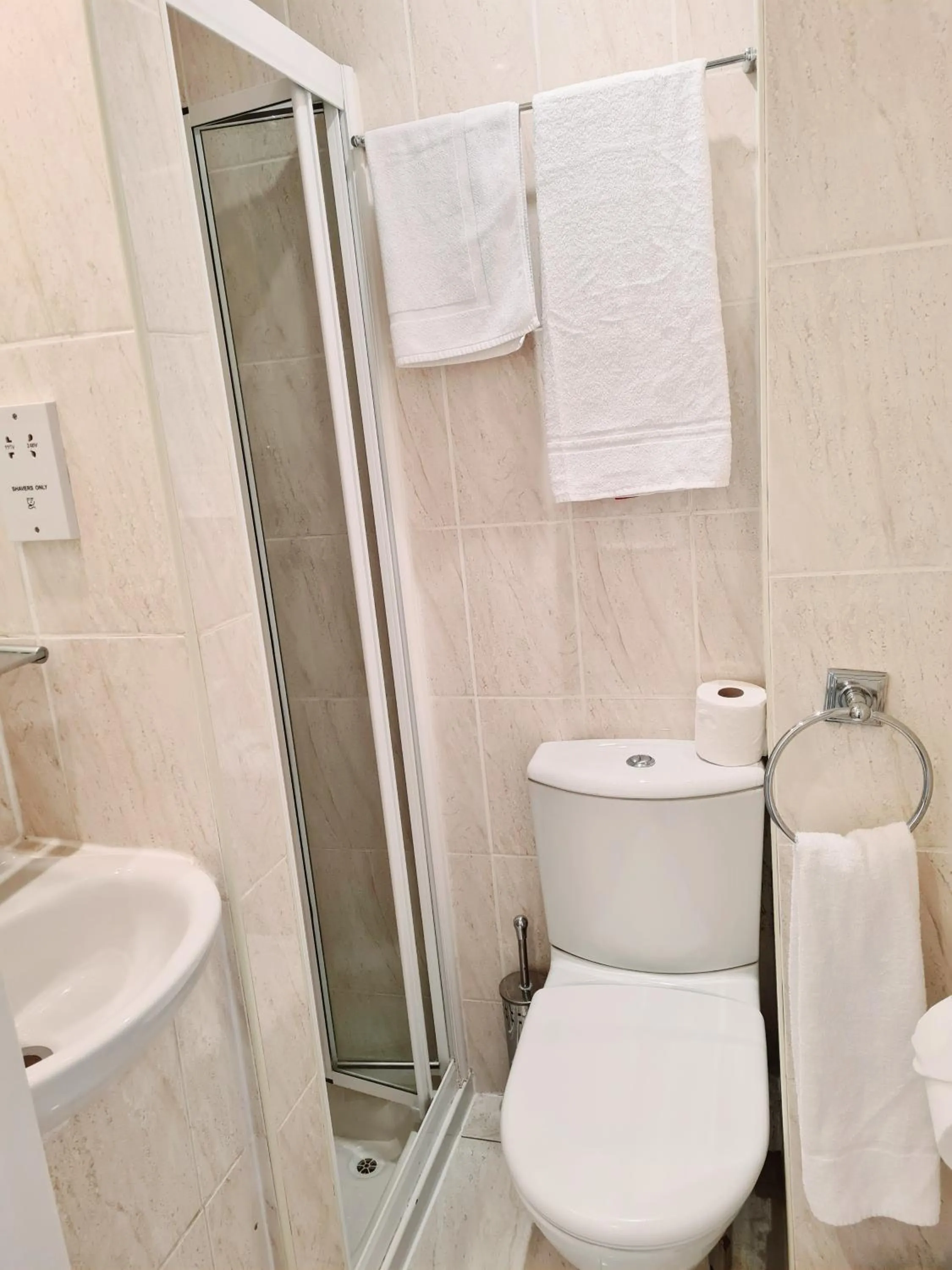 Bathroom in Rushmore Hotel