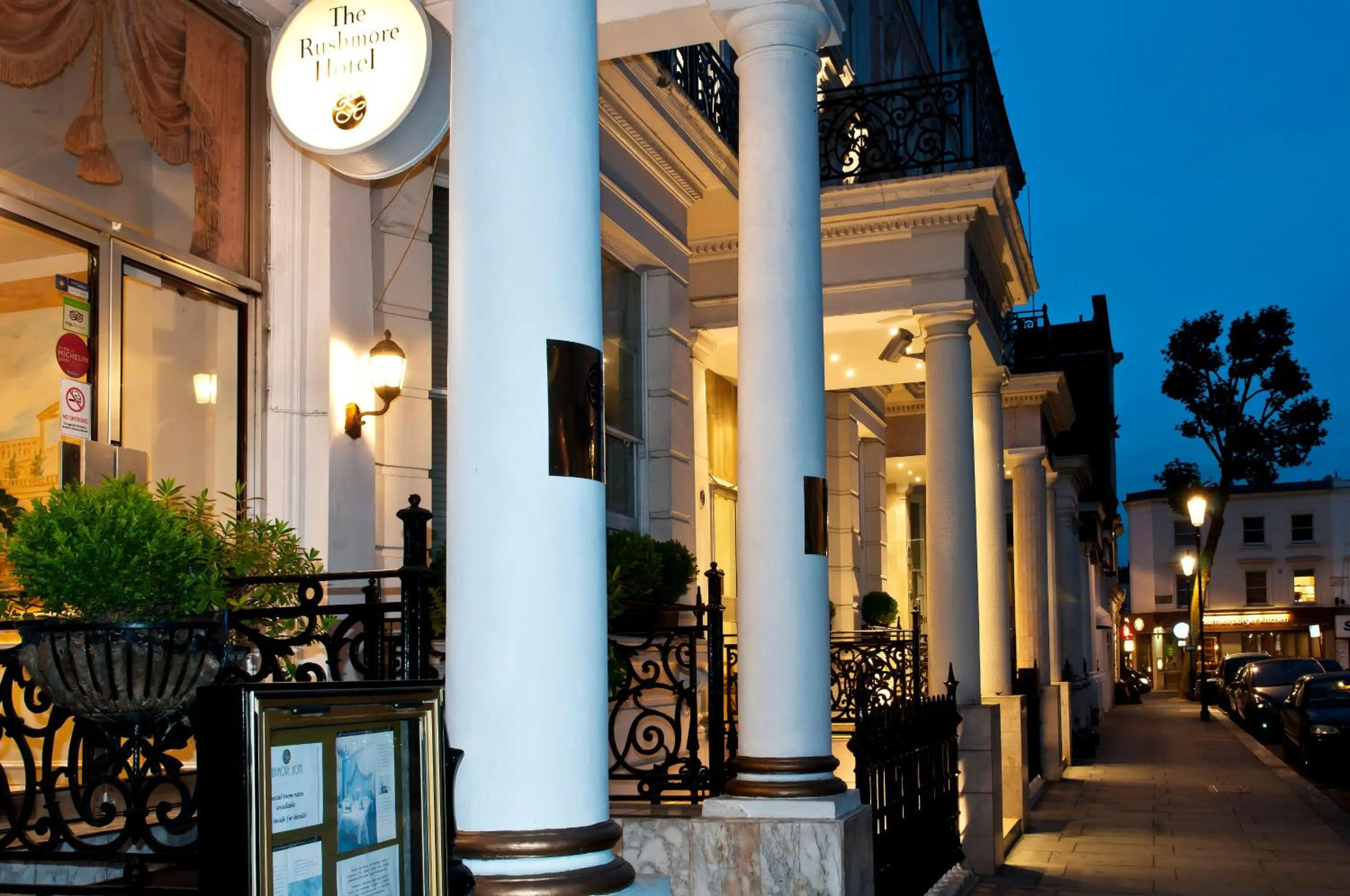 Facade/entrance in Rushmore Hotel