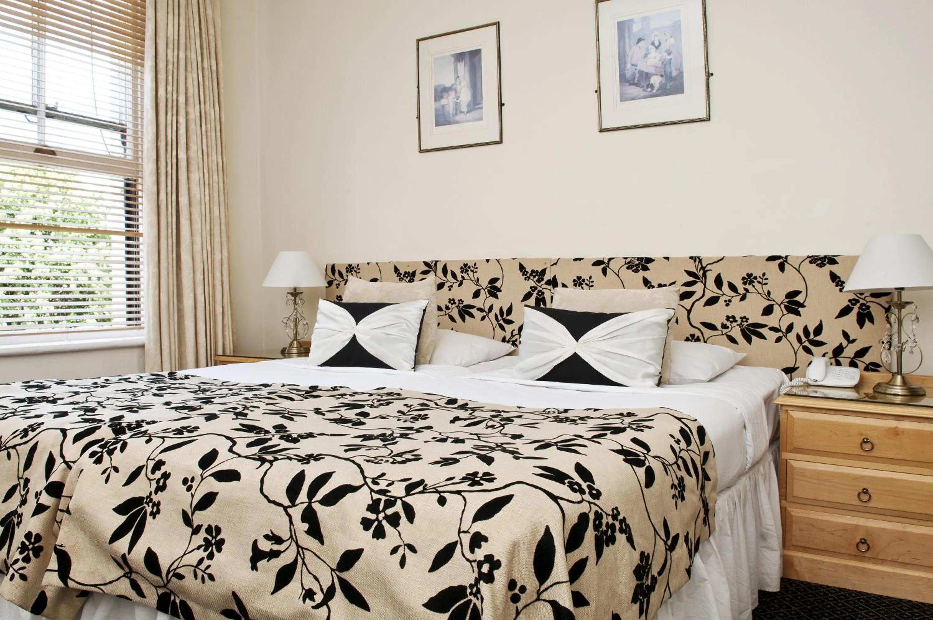 Bed in Rushmore Hotel