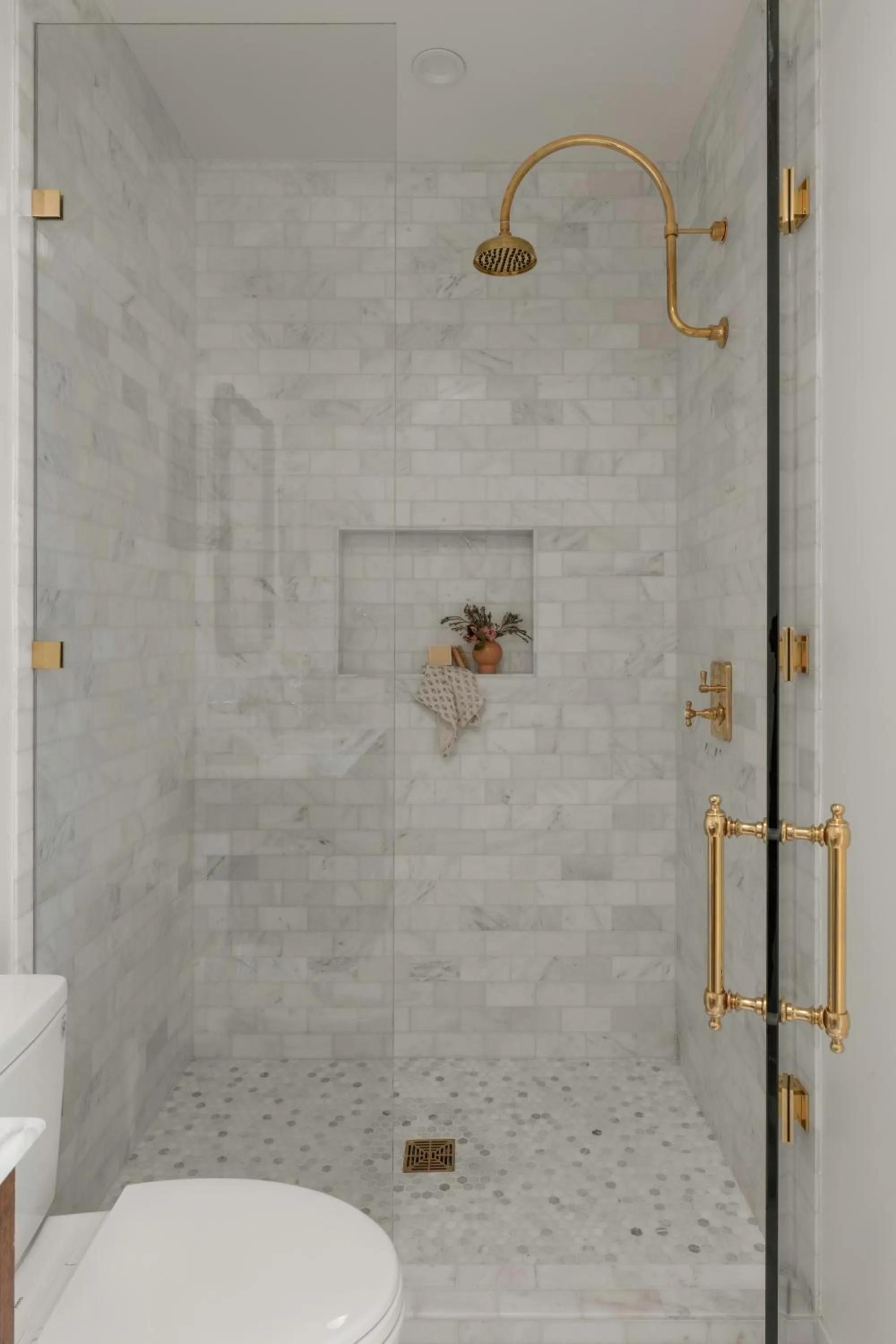 Shower in The Craft House Inn