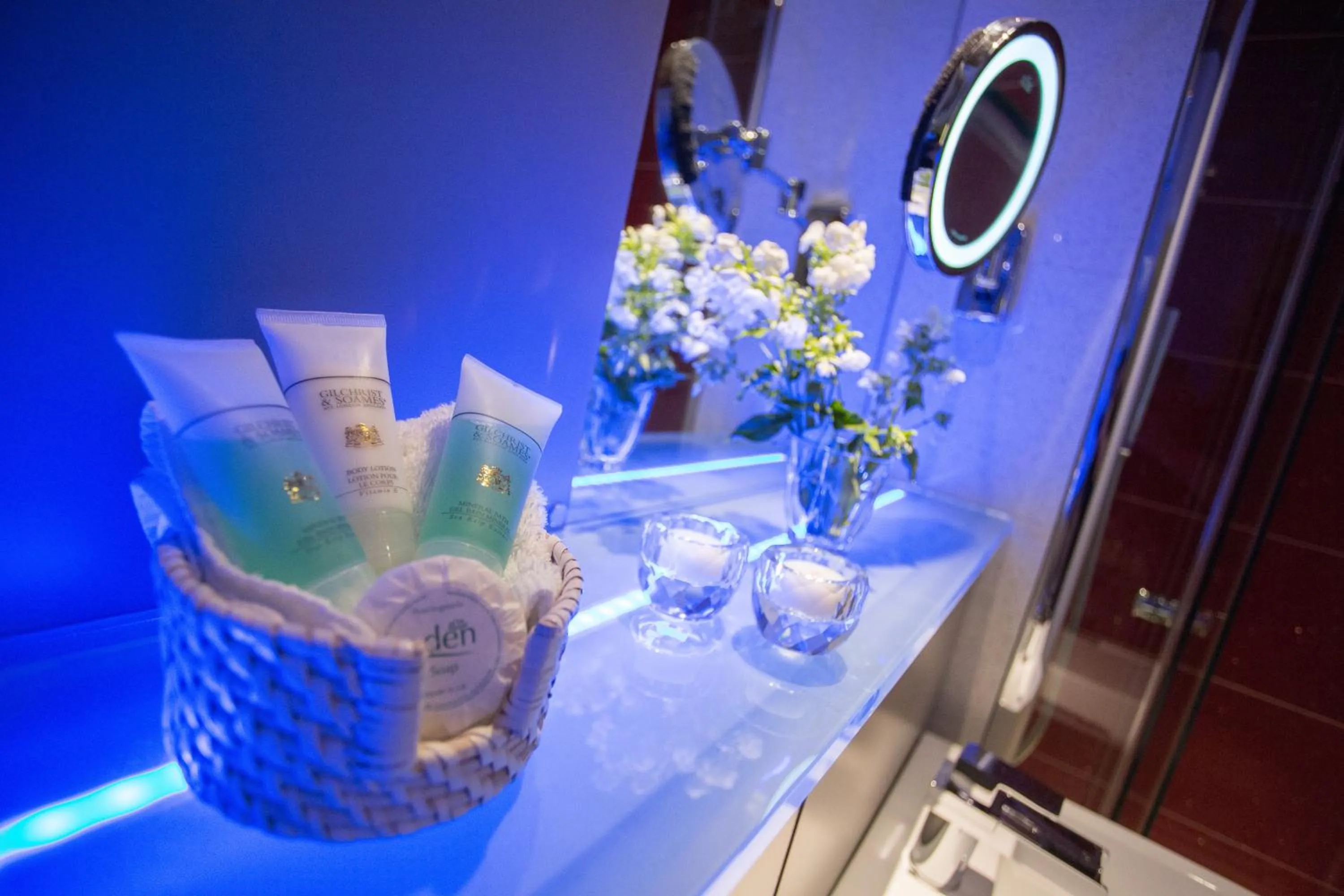 Bathroom in Henley House Hotel