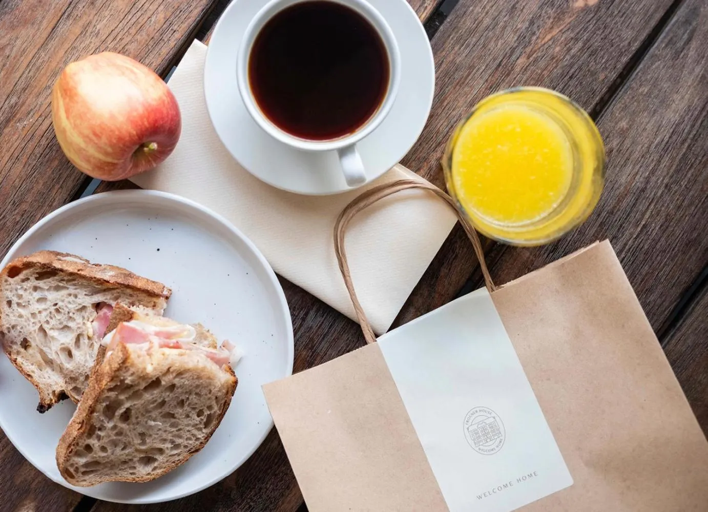 Breakfast in Frogner House - Nationaltheatret