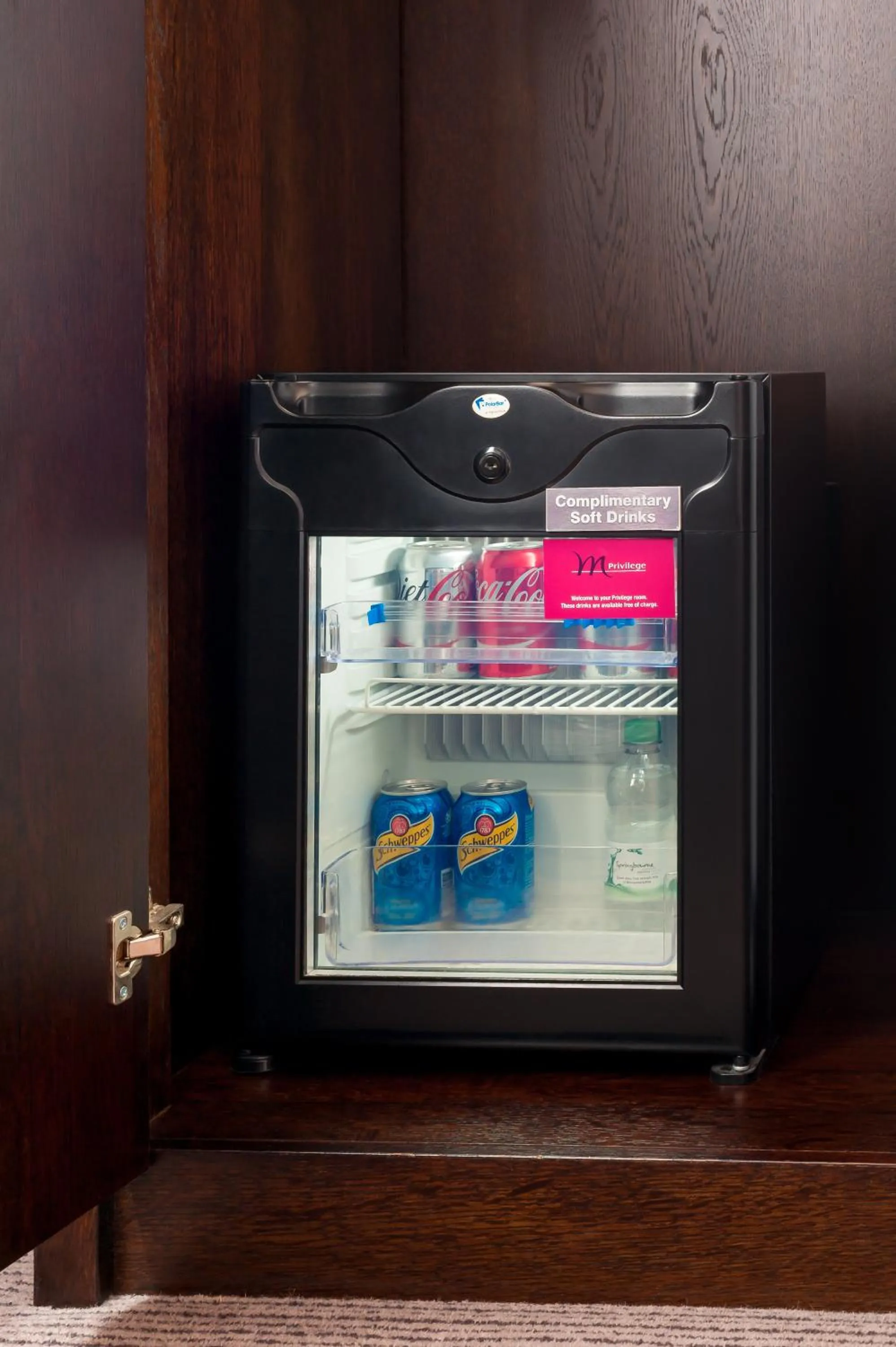 Drinks, TV/Entertainment Center in Mercure London Kensington Hotel