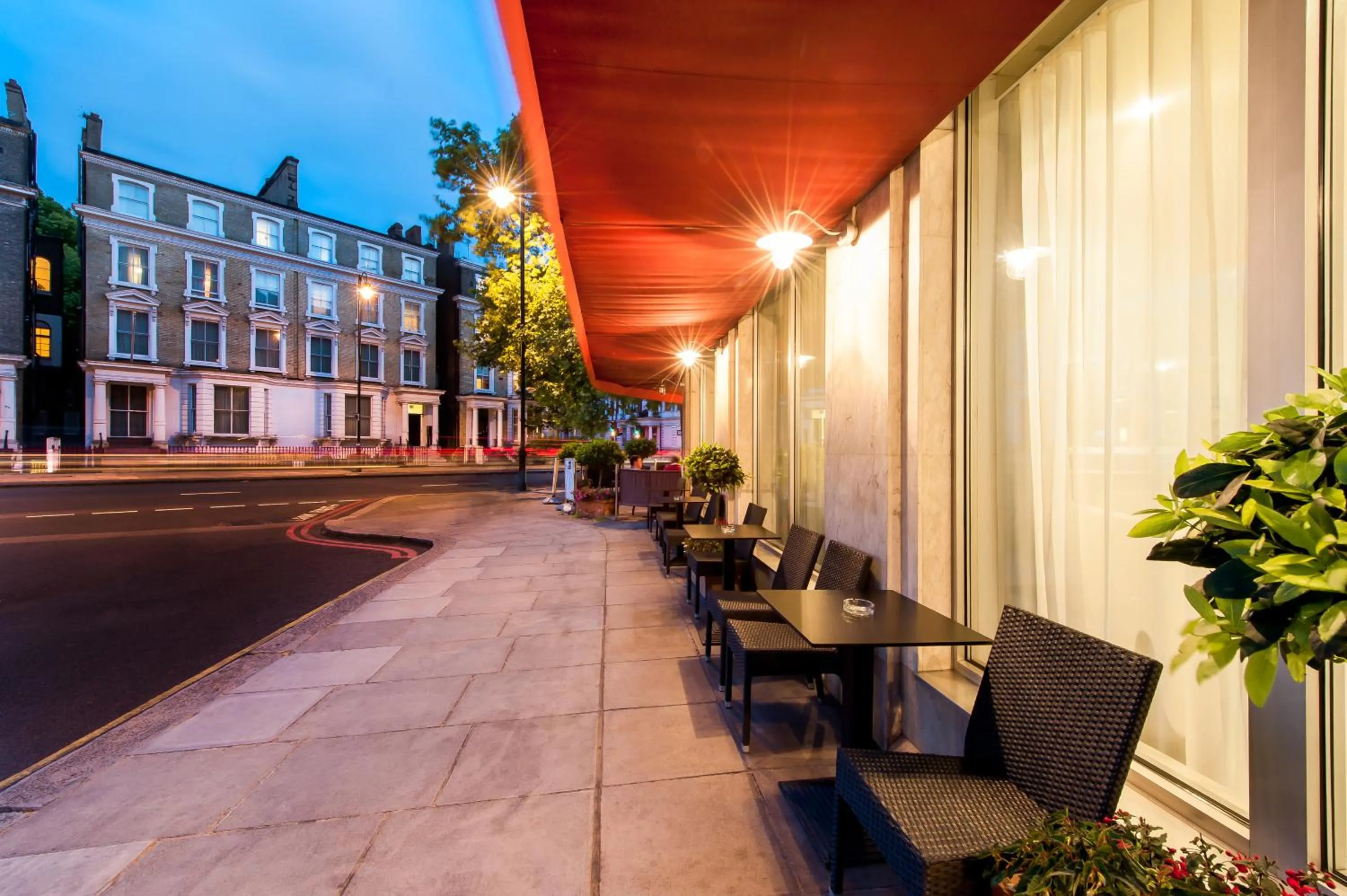Facade/entrance in Mercure London Kensington Hotel